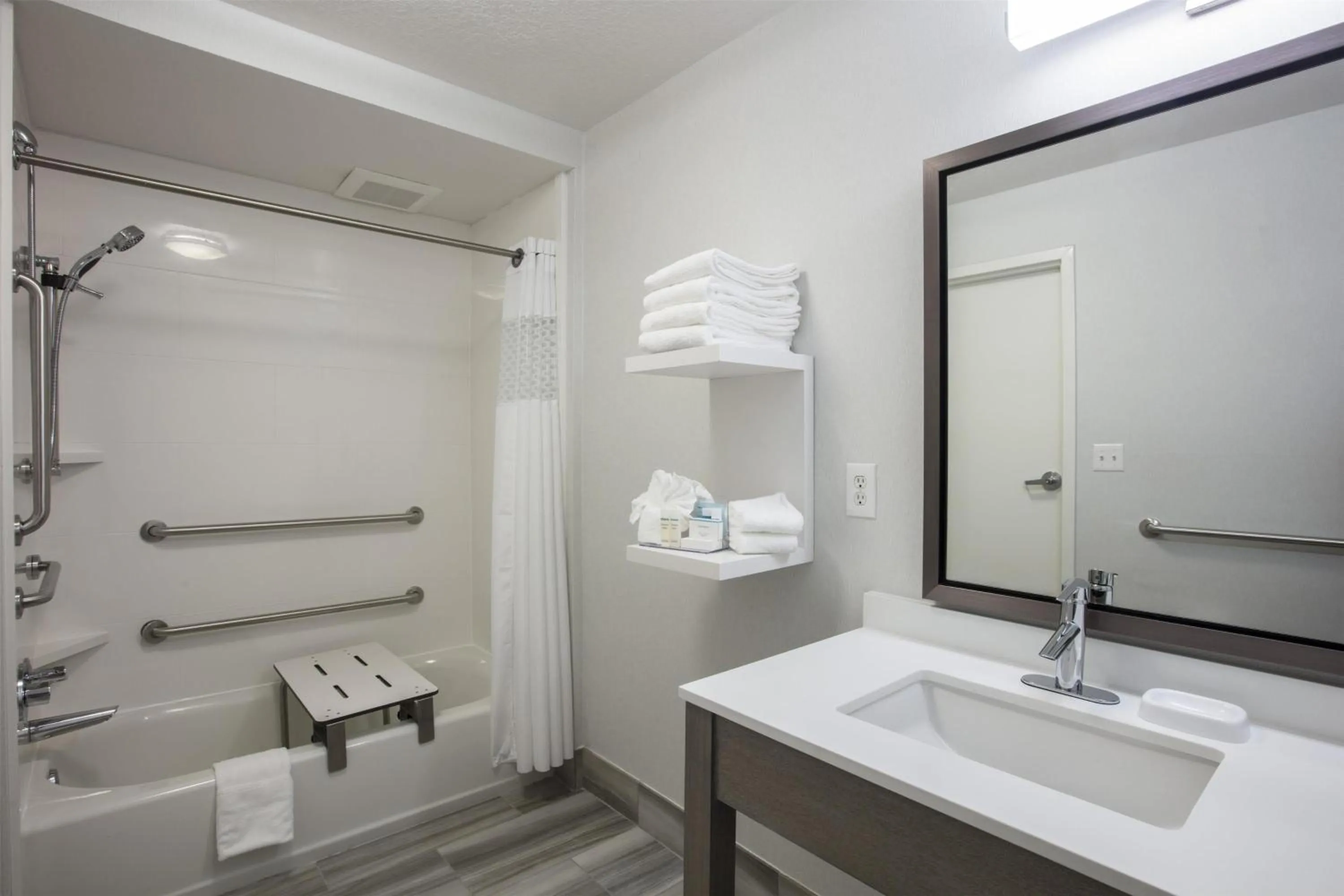 Bathroom in Hampton Inn & Suites Hermosa Beach