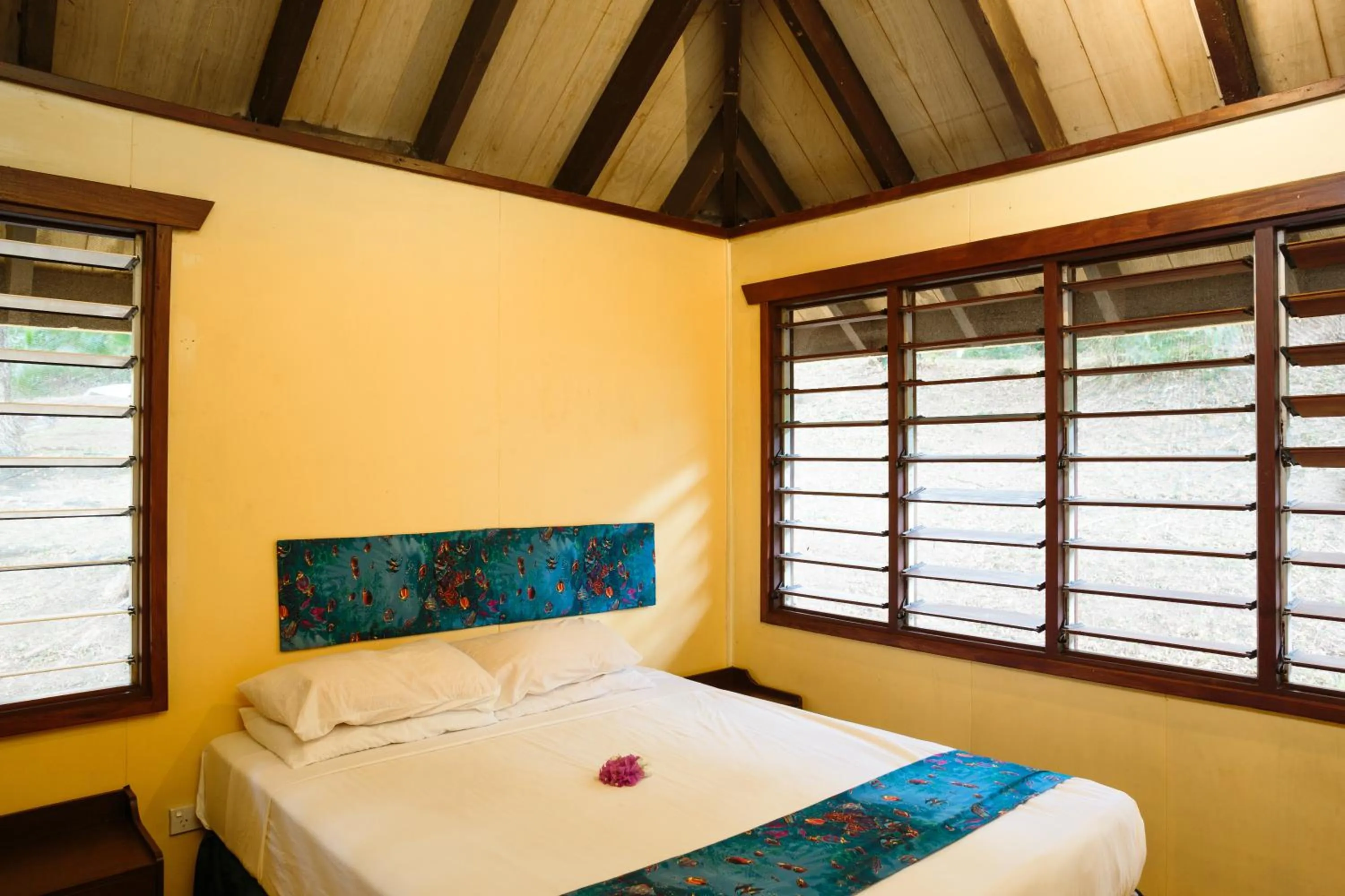 Bed in Funky Fish Beach & Surf Resort