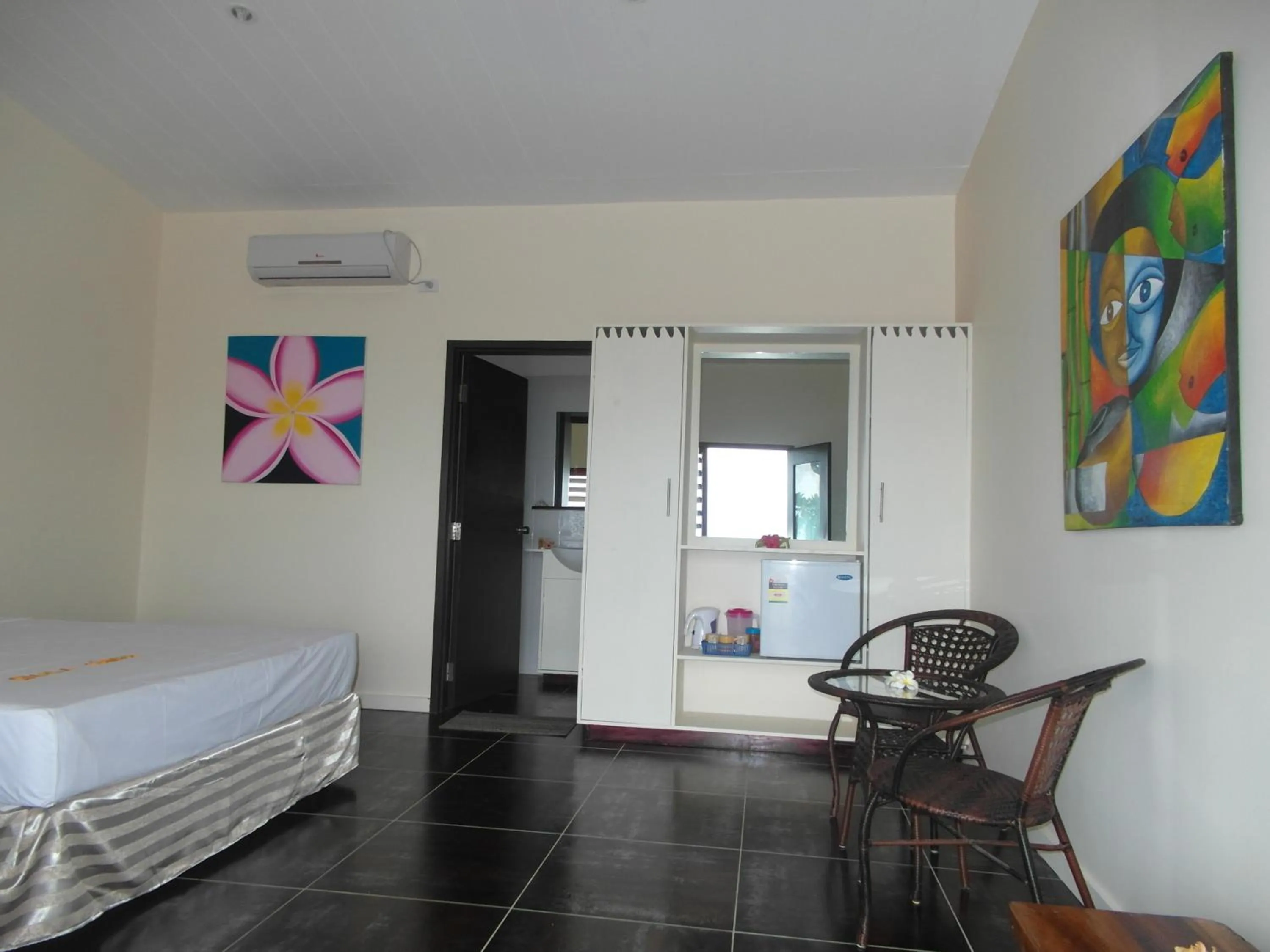 Bed in Funky Fish Beach & Surf Resort