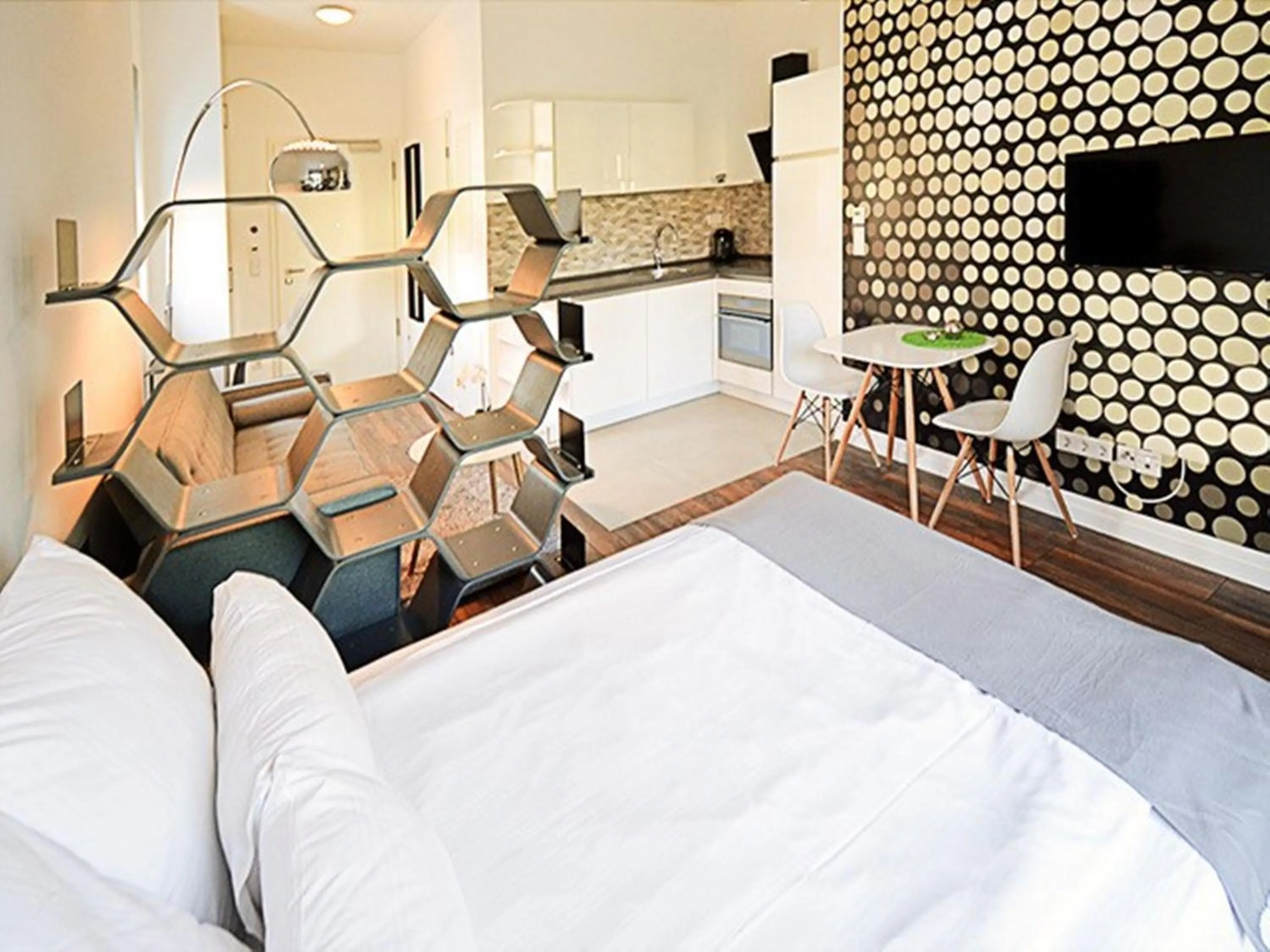 Kitchen or kitchenette, Bed in Eco Smart Apartments Erlangen