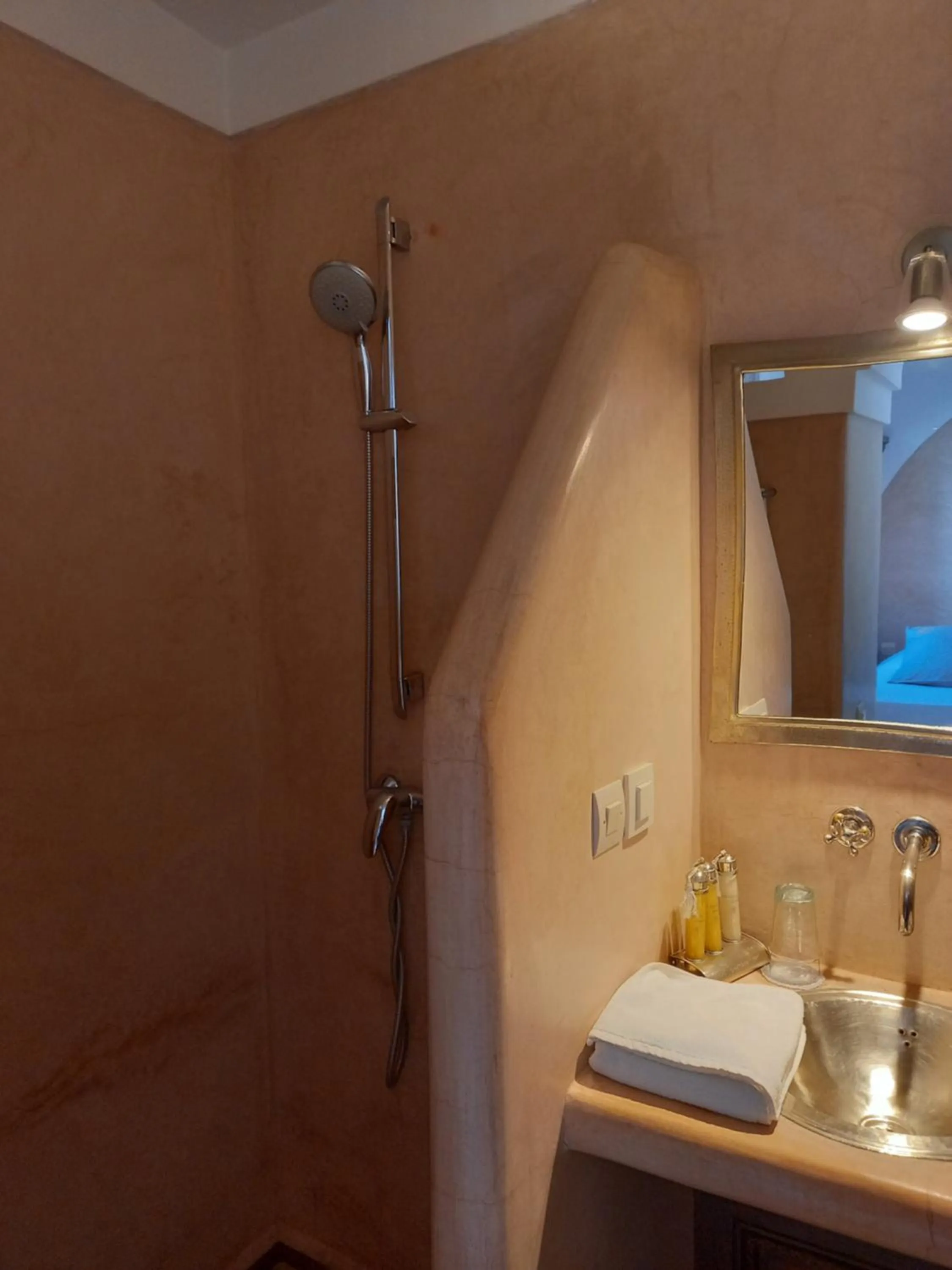 Shower in Riad CHERRATA