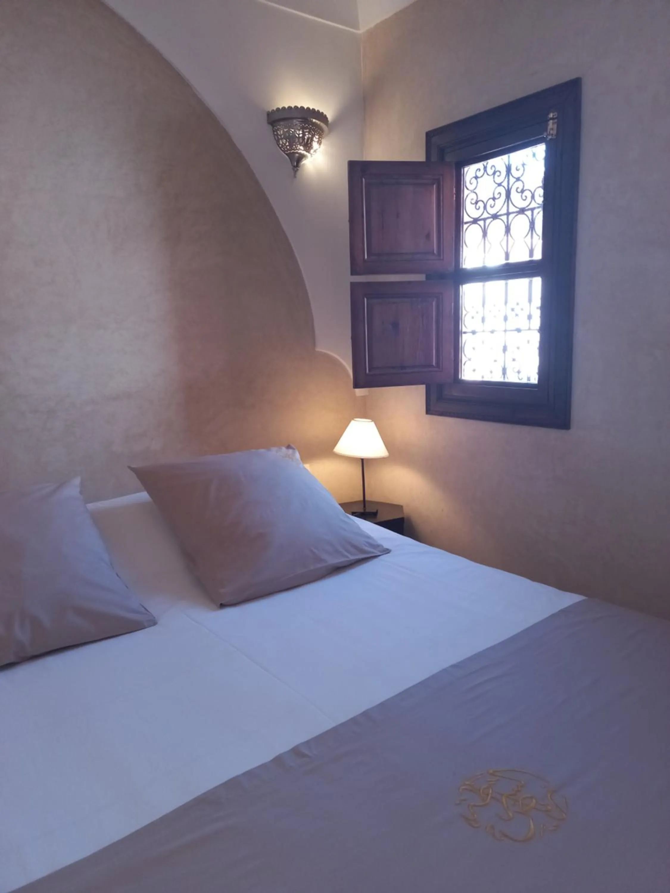 Shower, Bed in Riad CHERRATA