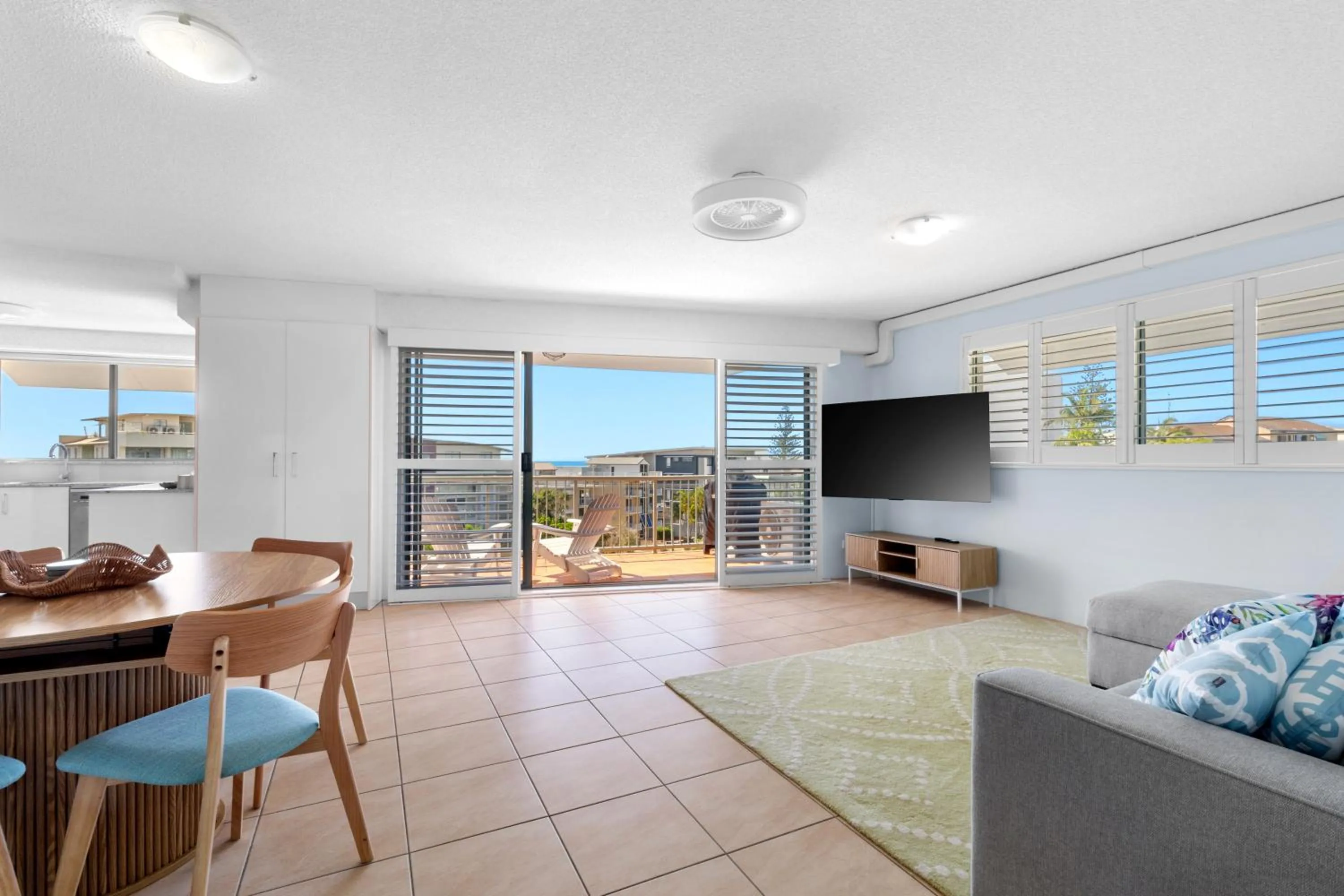 TV and multimedia in Kings Bay Apartments