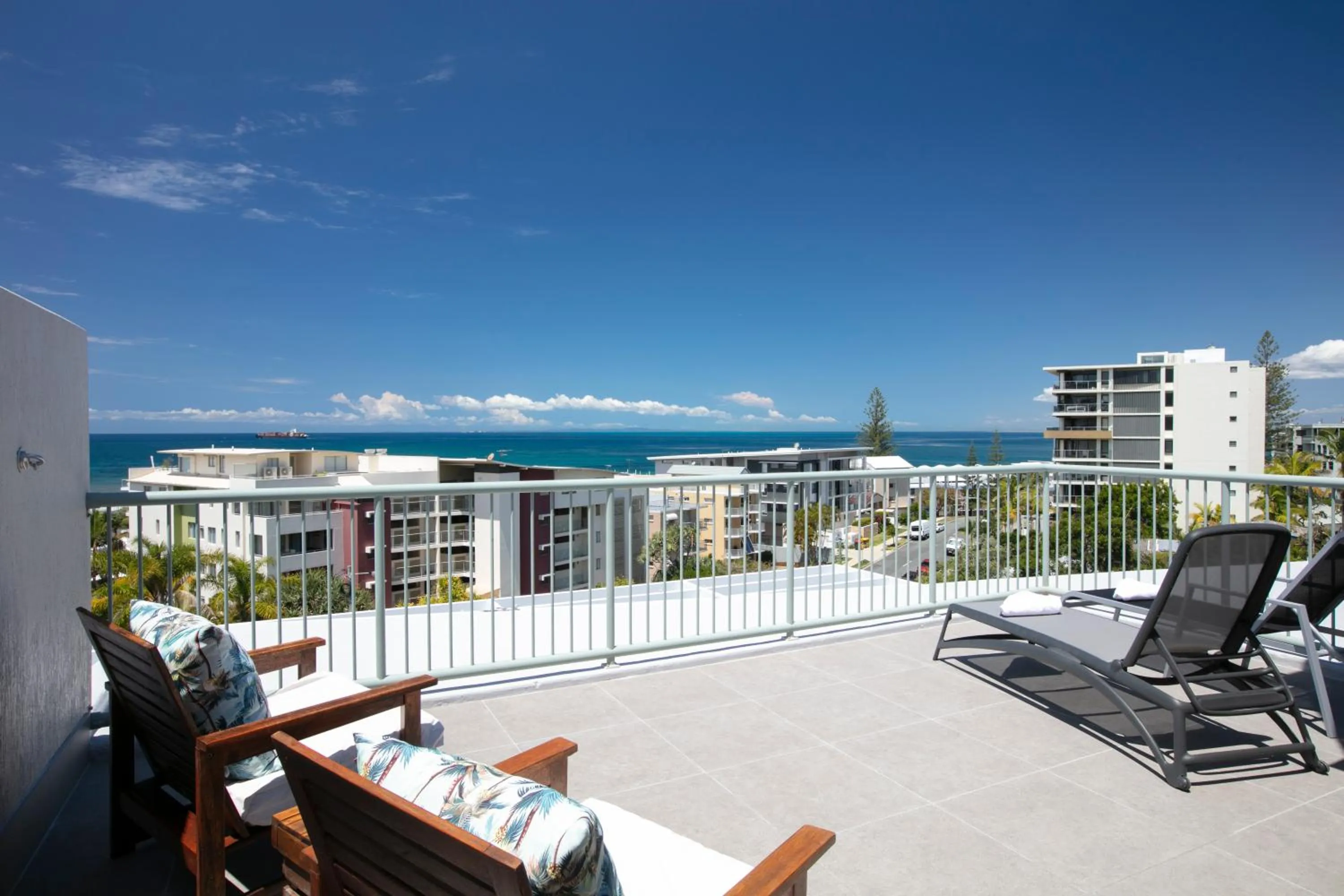 Balcony/Terrace in Kings Bay Apartments
