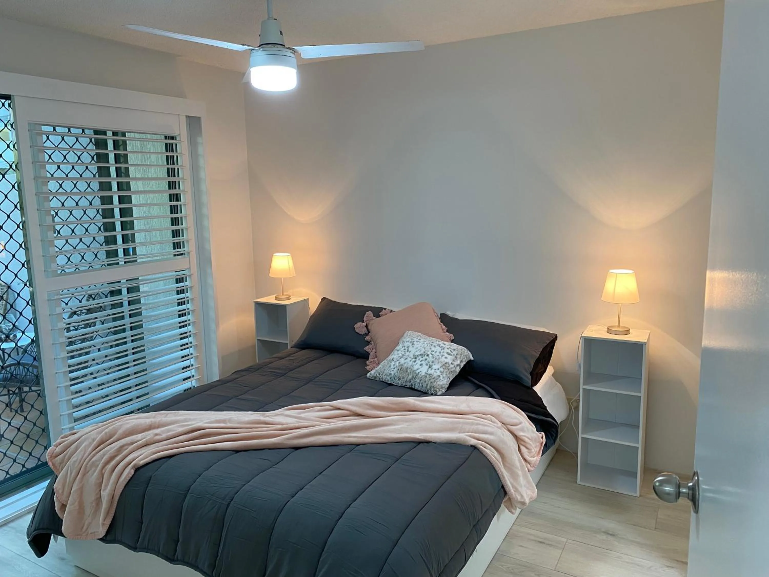 Bedroom, Bed in Kings Bay Apartments