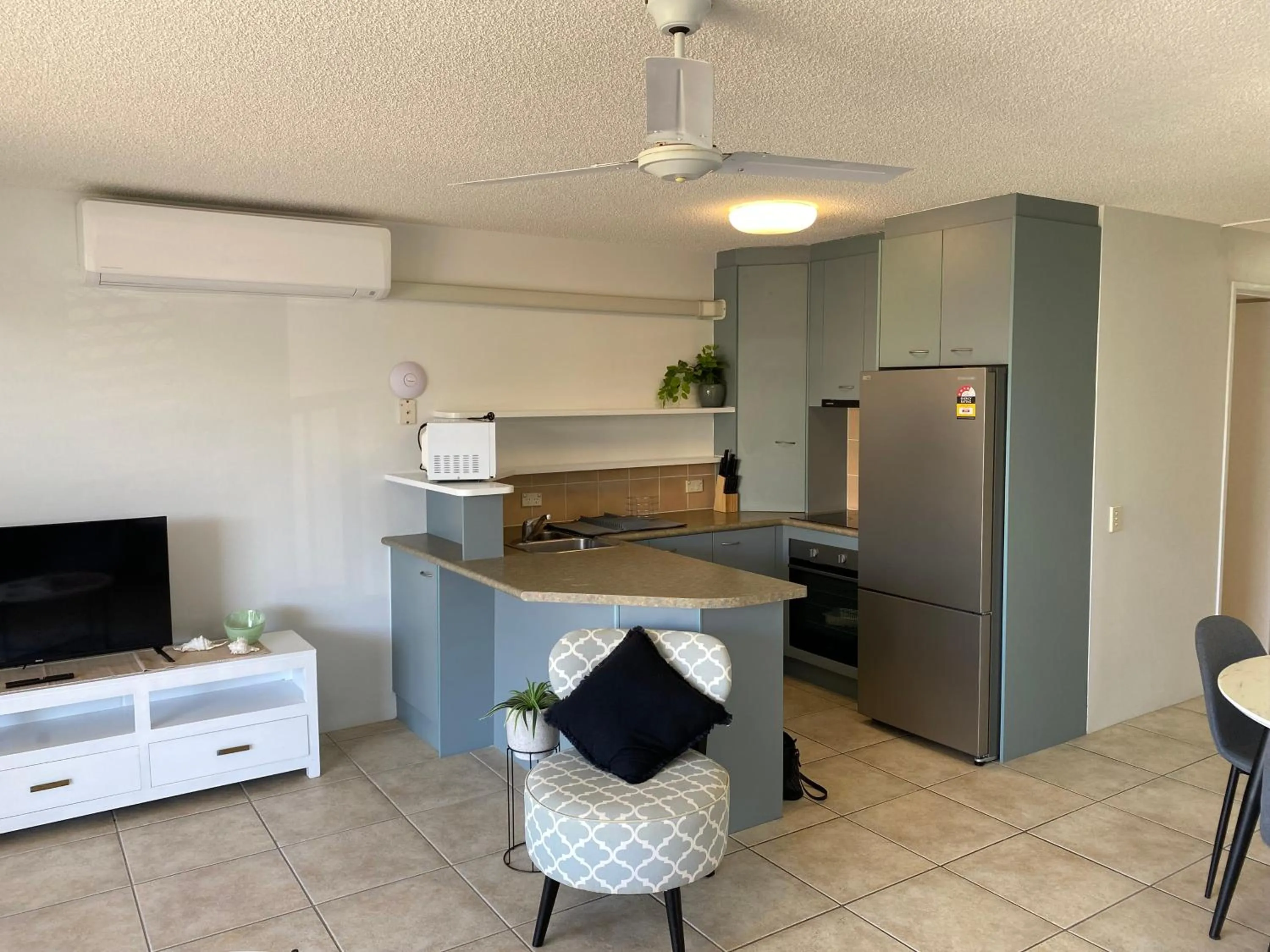 Kitchen or kitchenette in Kings Bay Apartments