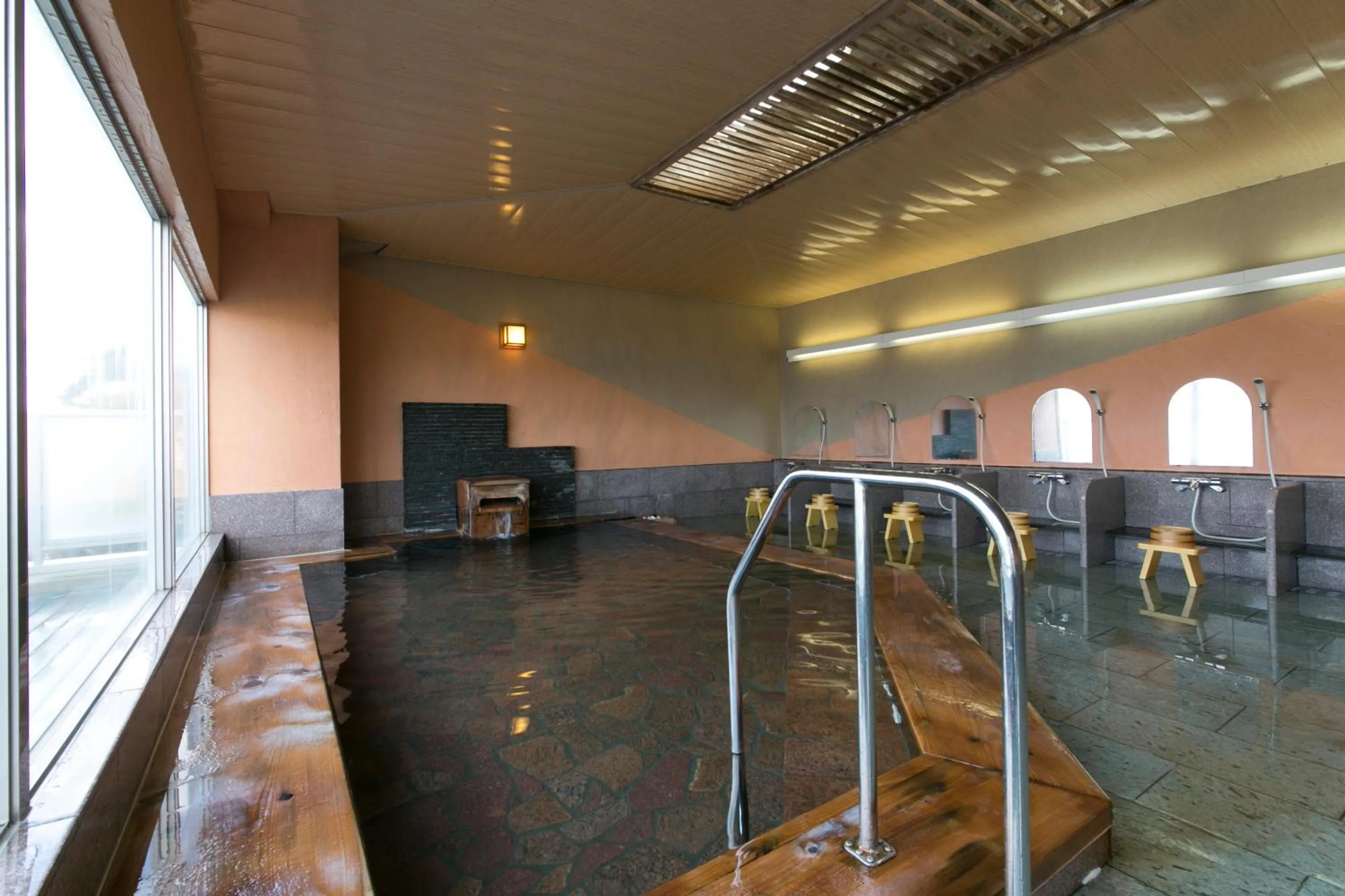 Hot Spring Bath in Hana Irodori no Yado Kayuu