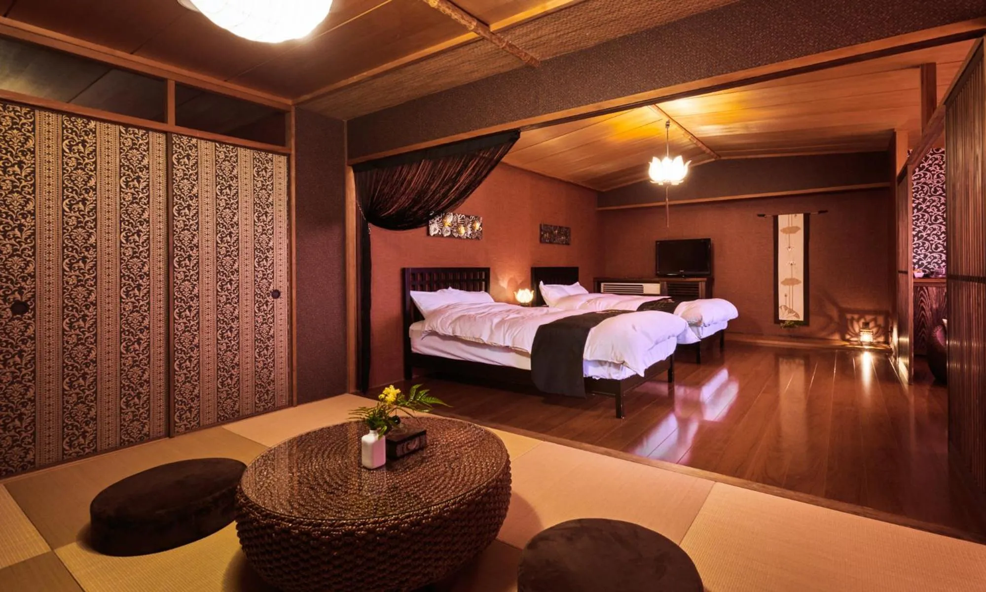 Bed in Hana Irodori no Yado Kayuu