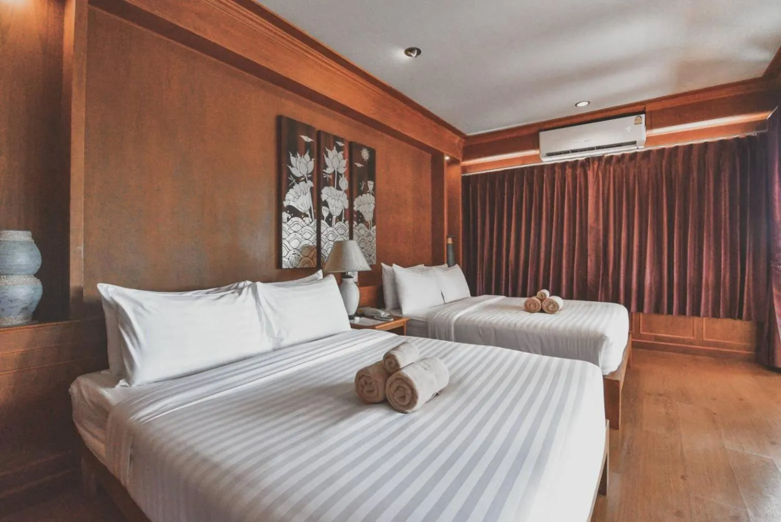 Bed in Ko Tao Paradise Resort