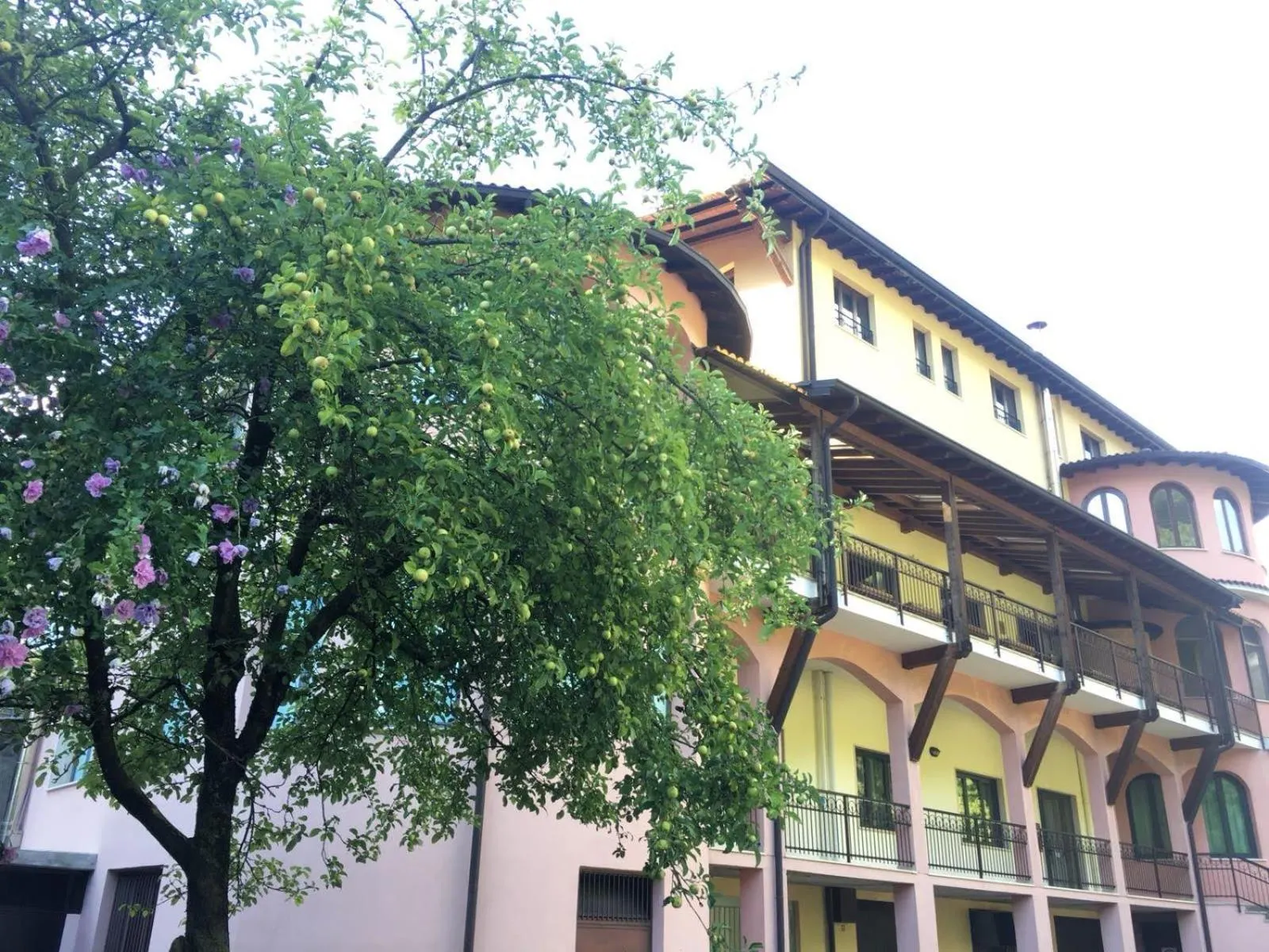 Property building in Ostello Brembo