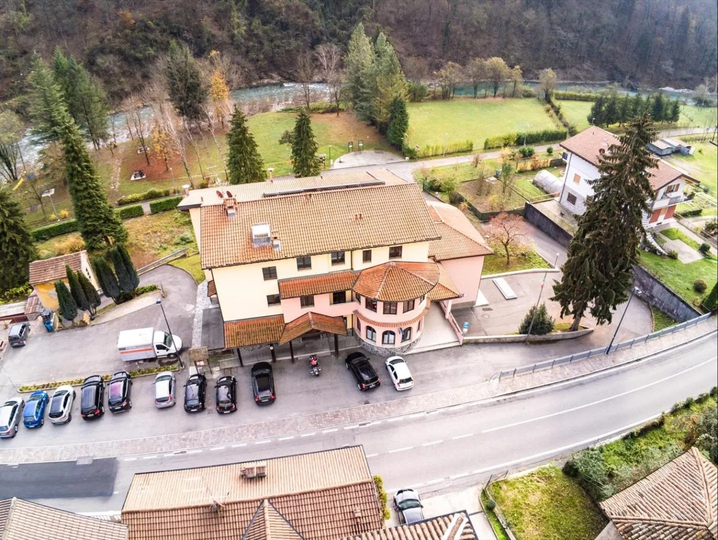Facade/entrance in Ostello Brembo