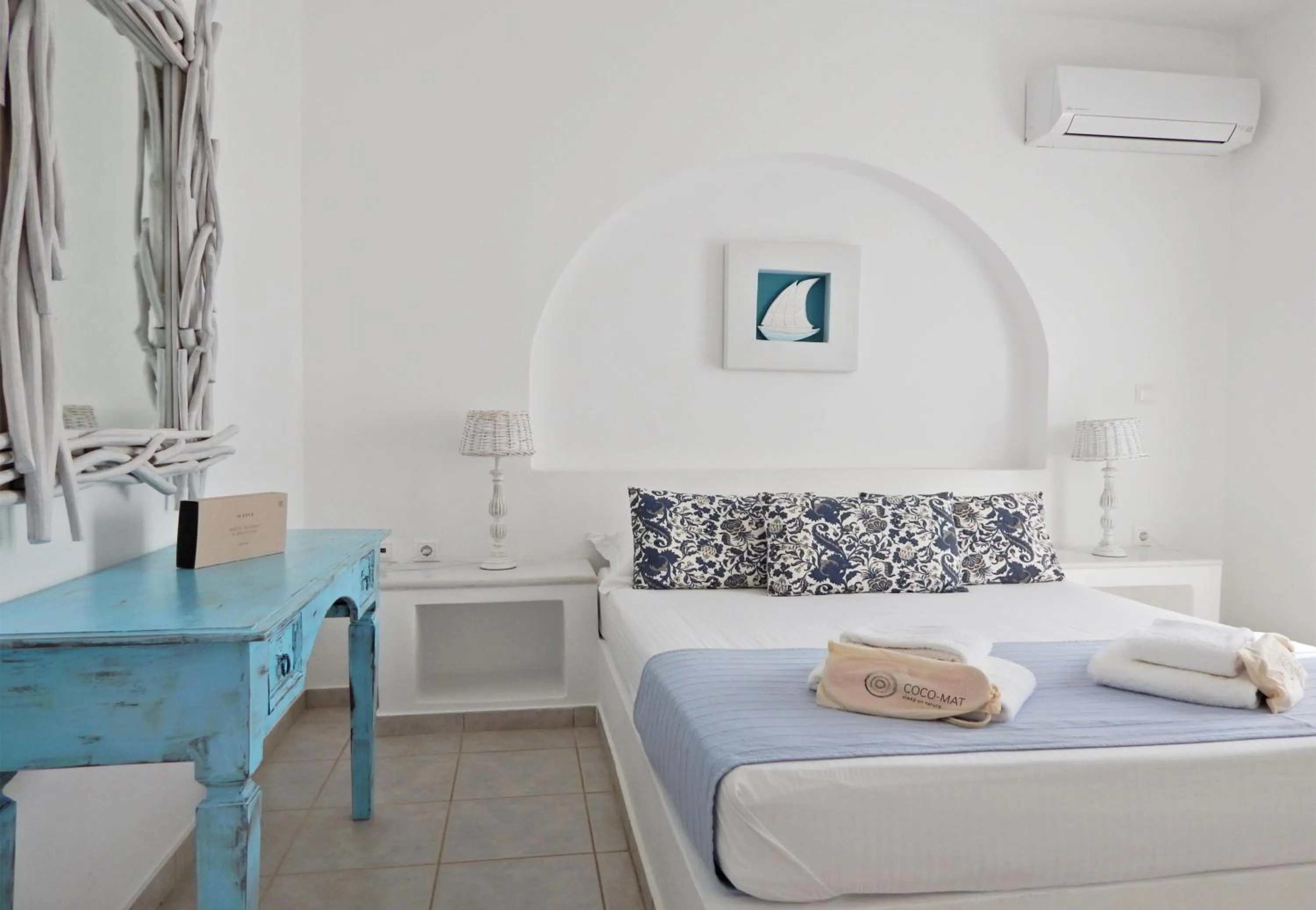 Bedroom, Bed in Dolphin Kastraki Studios