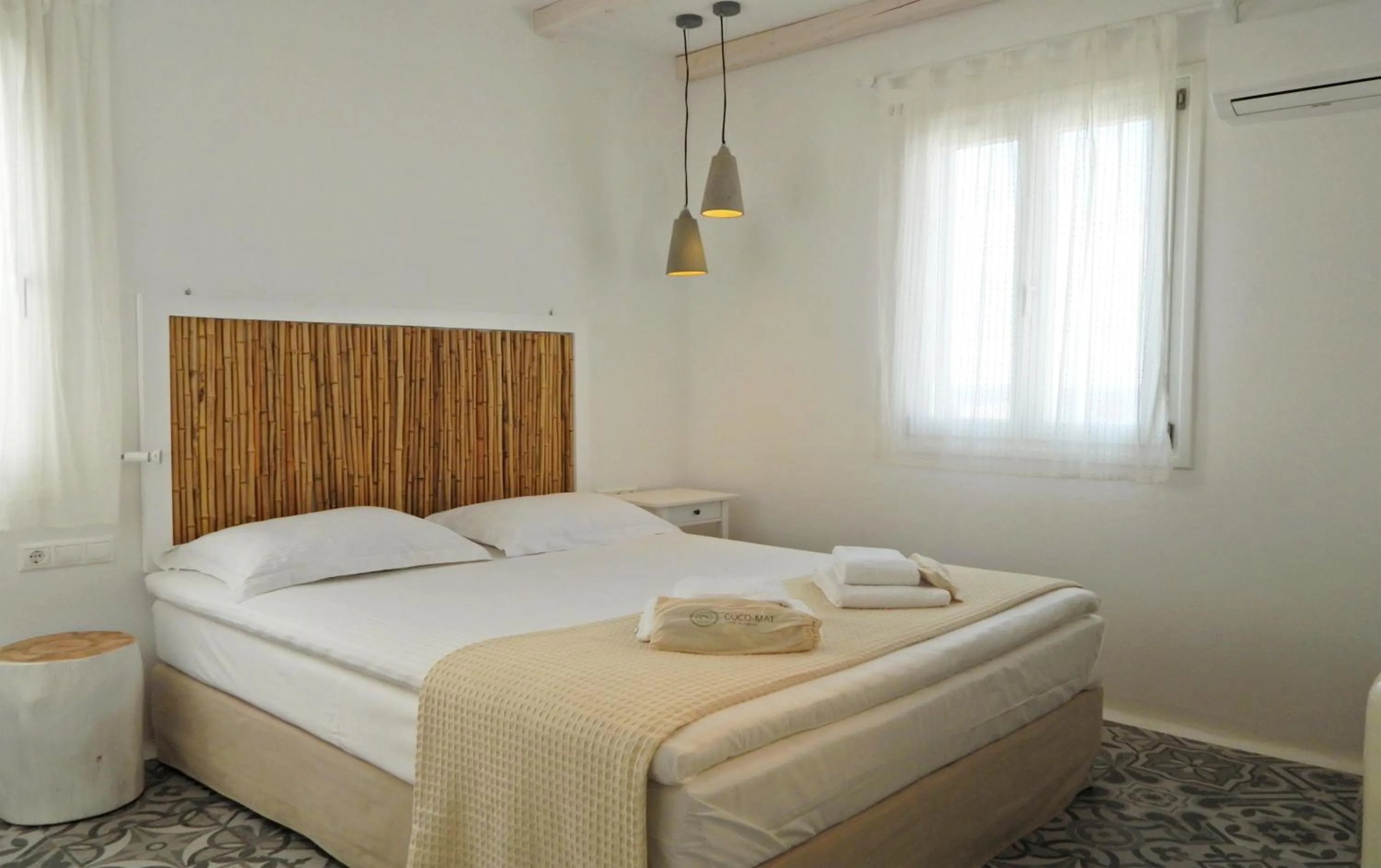 Bedroom, Bed in Dolphin Kastraki Studios