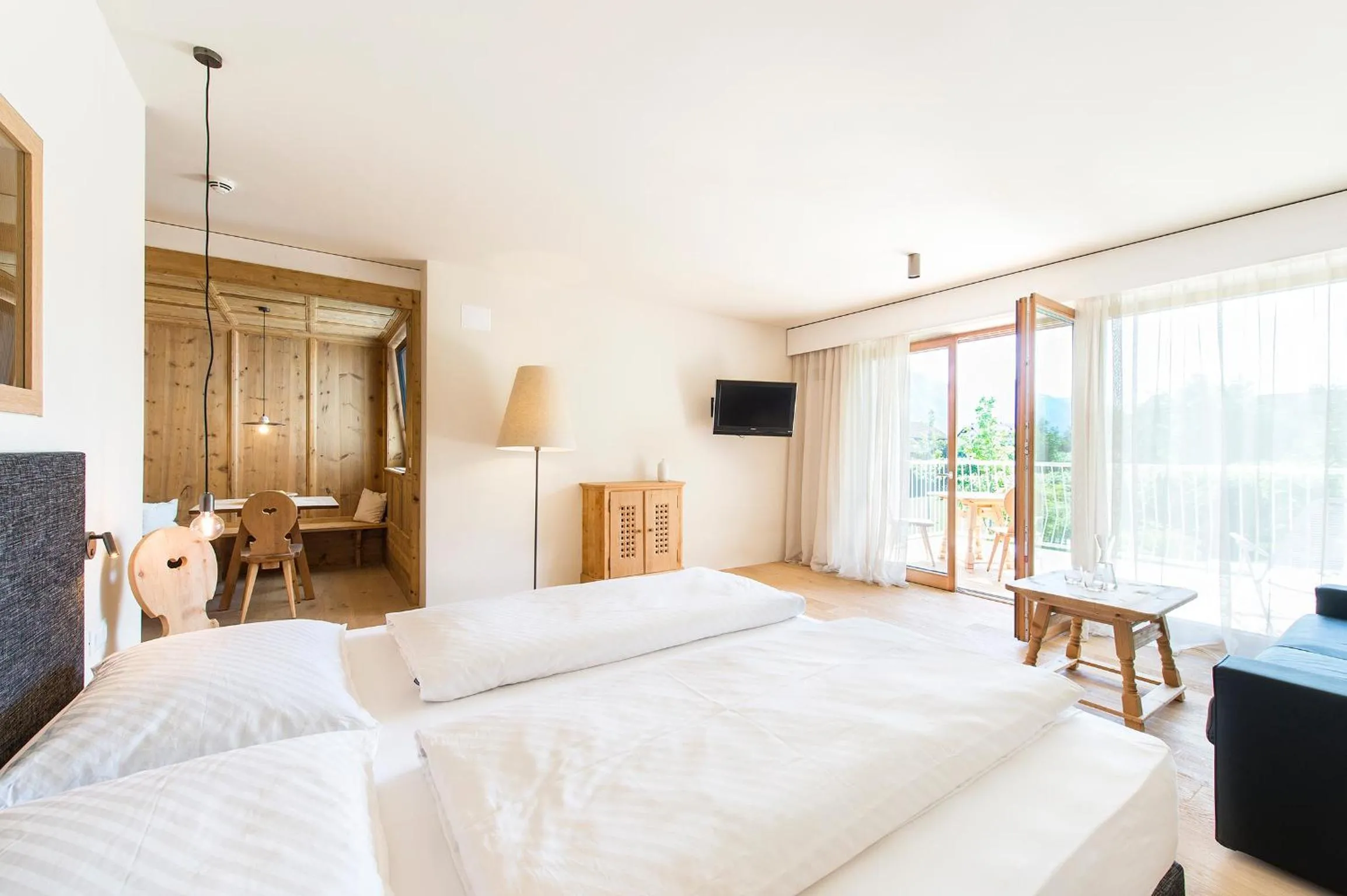 Deluxe King Suite with Terrace and Garden View in Boutique-Hotel Ballguthof am Golfplatz