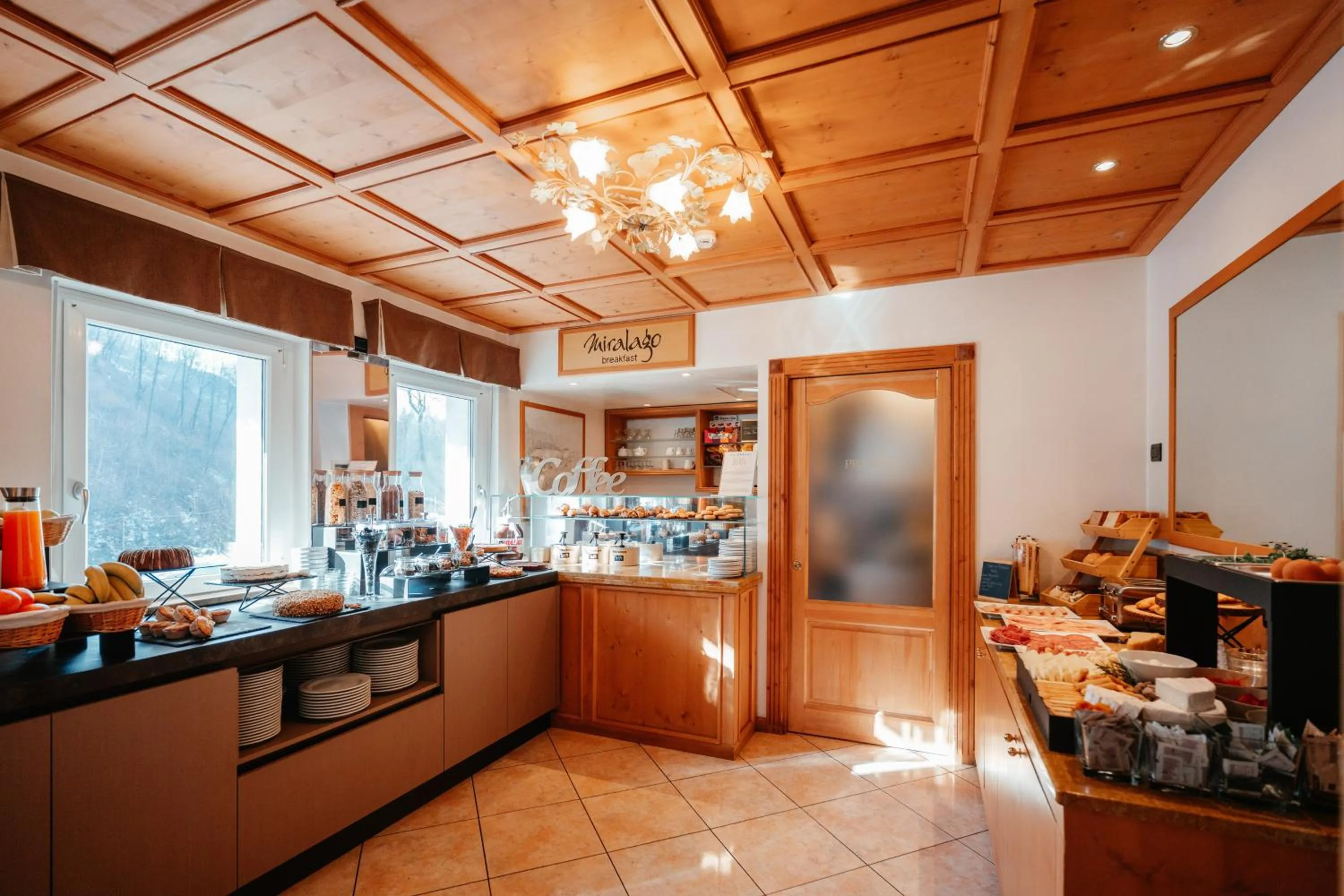 Breakfast in Residence Hotel Miralago