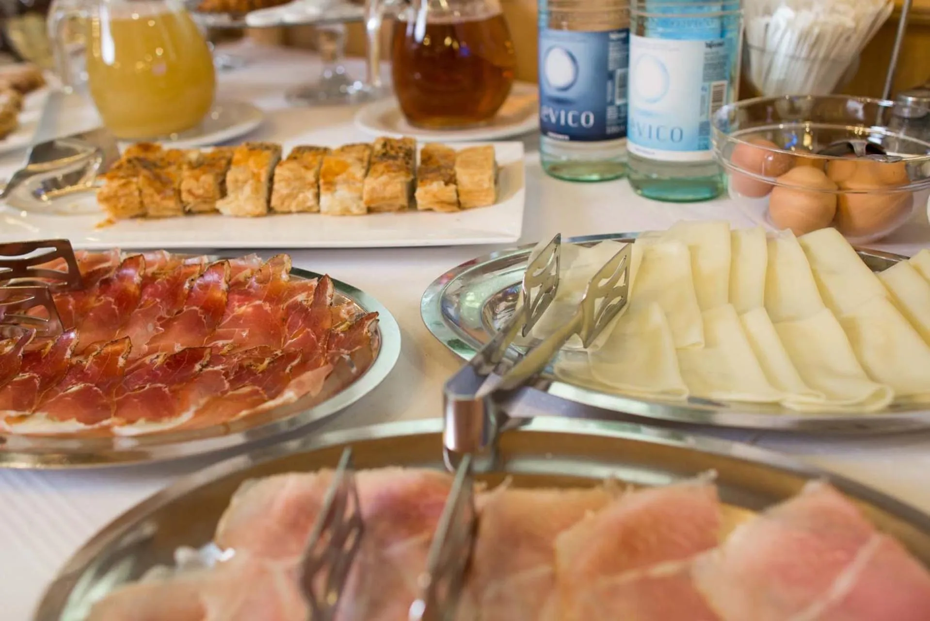 Buffet breakfast in Residence Hotel Miralago