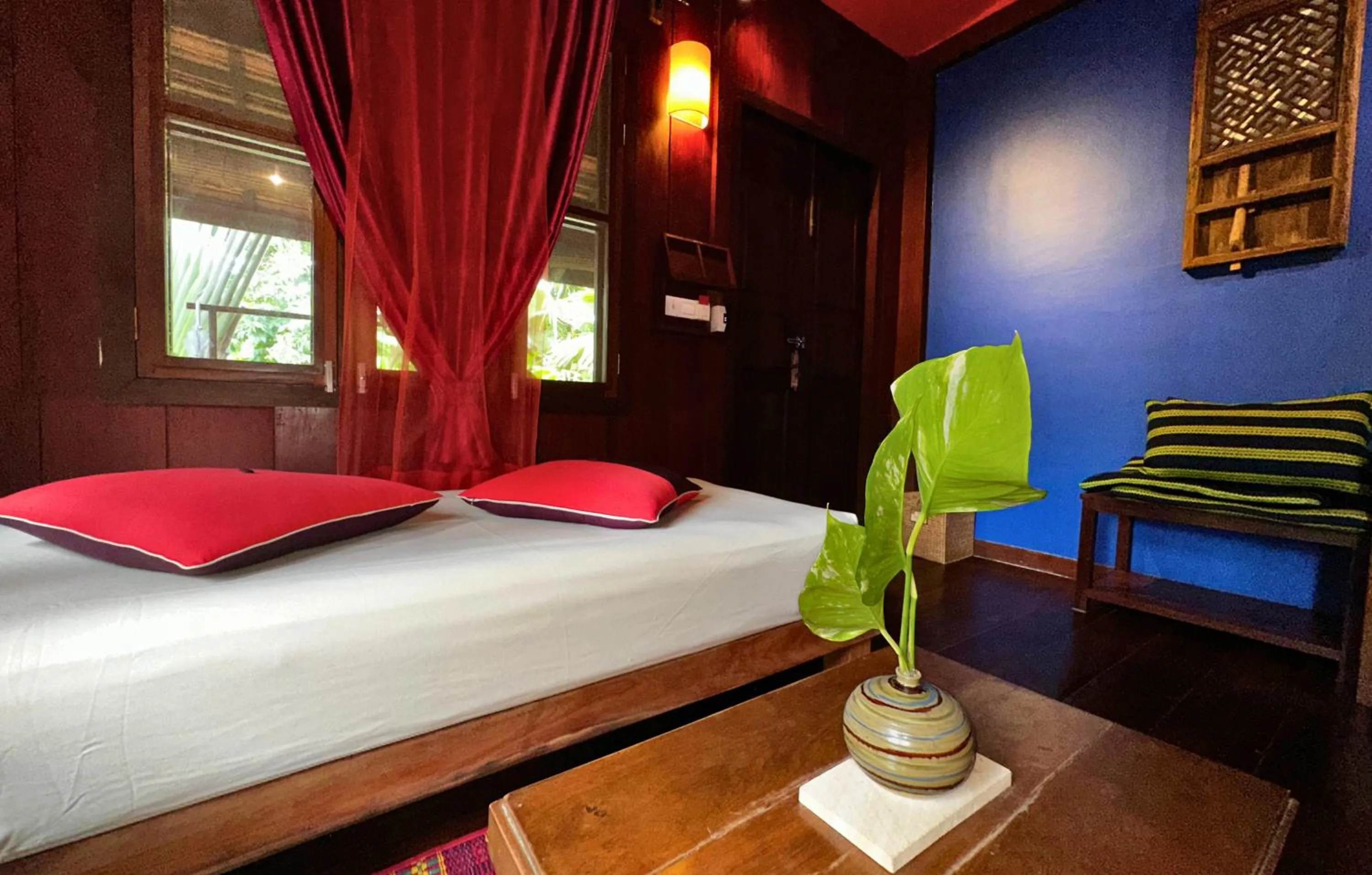 View (from property/room), Bed in Maisons Wat Kor