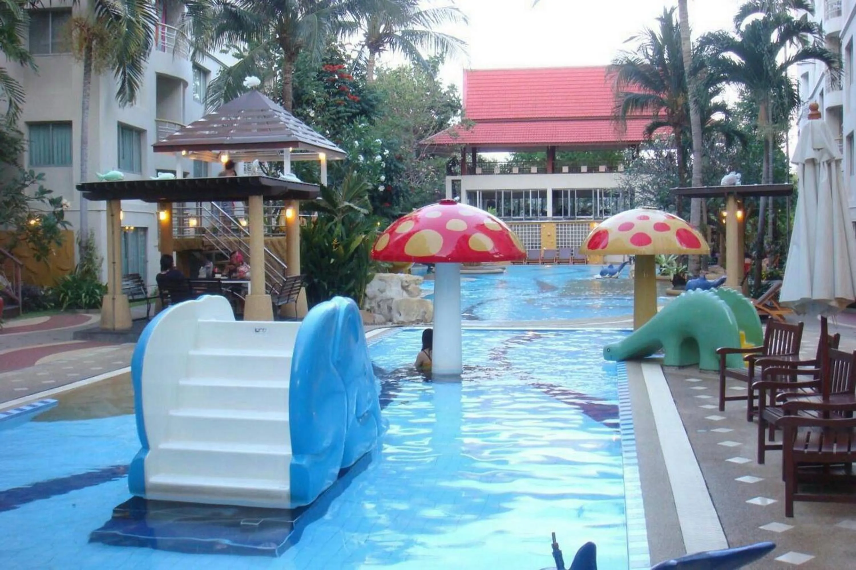 Swimming pool, Banquet Facilities in Hin Nam Sai Suay