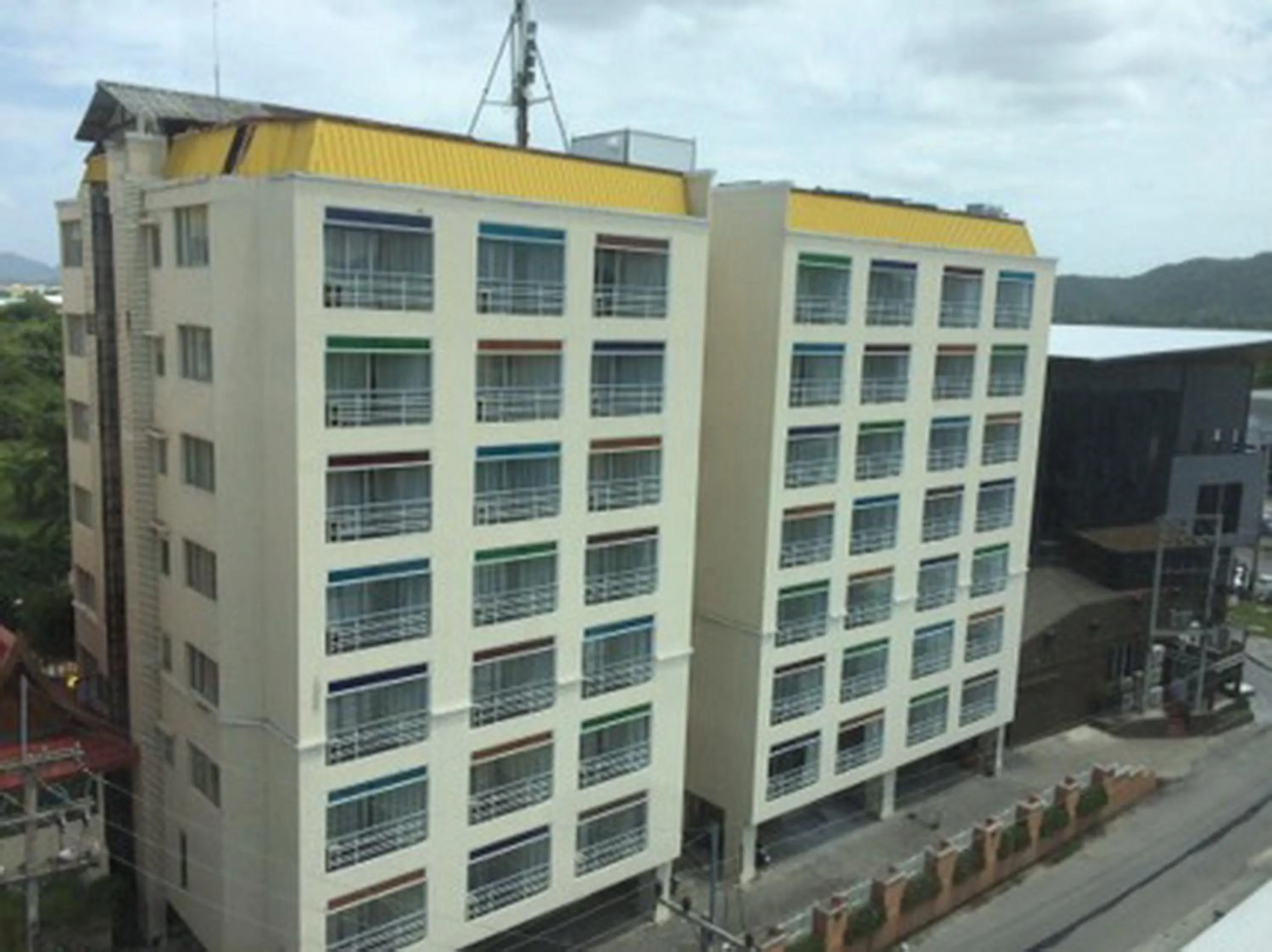 Property Building in Hin Nam Sai Suay