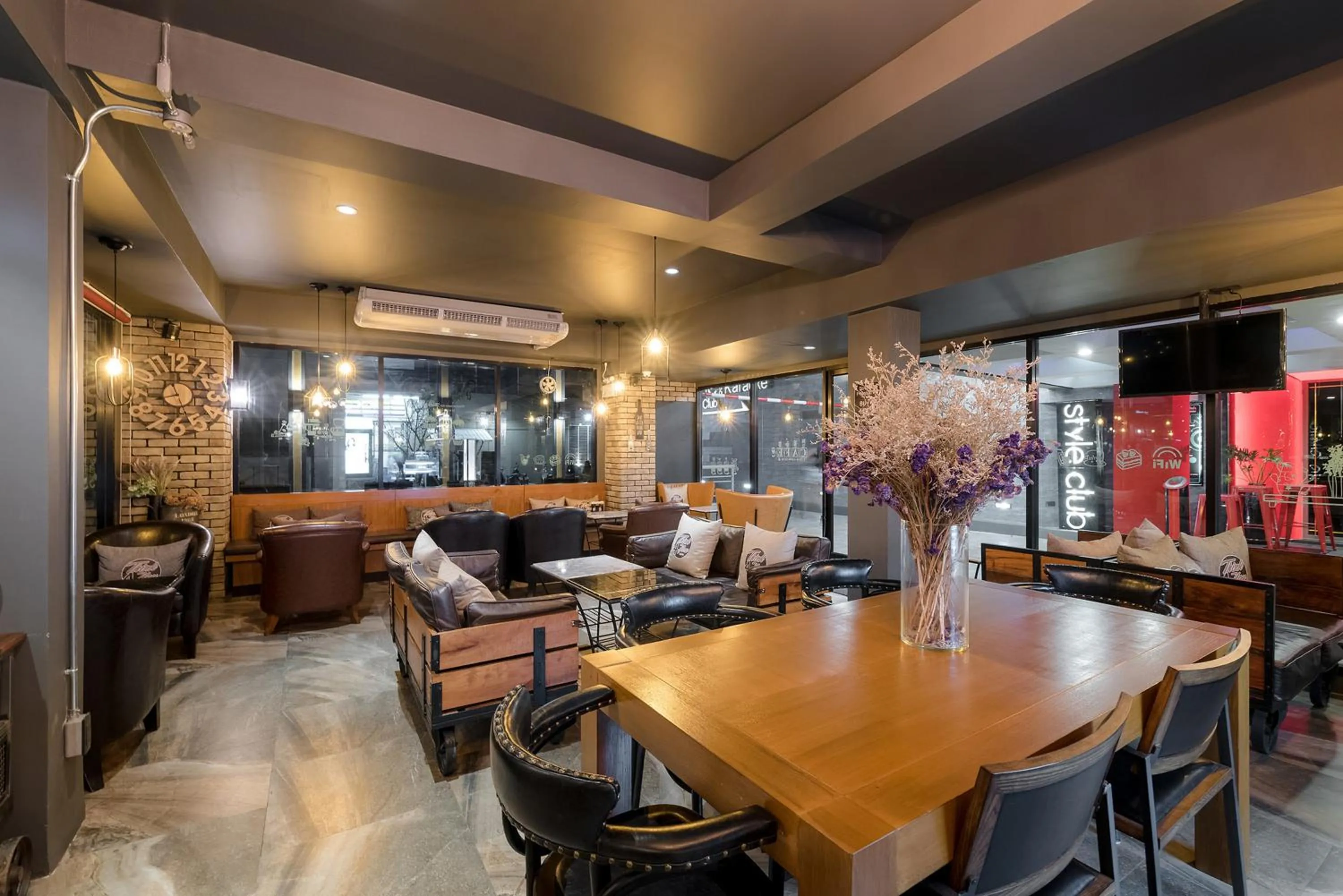 Drinks, Restaurant/Places to Eat in Hin Nam Sai Suay