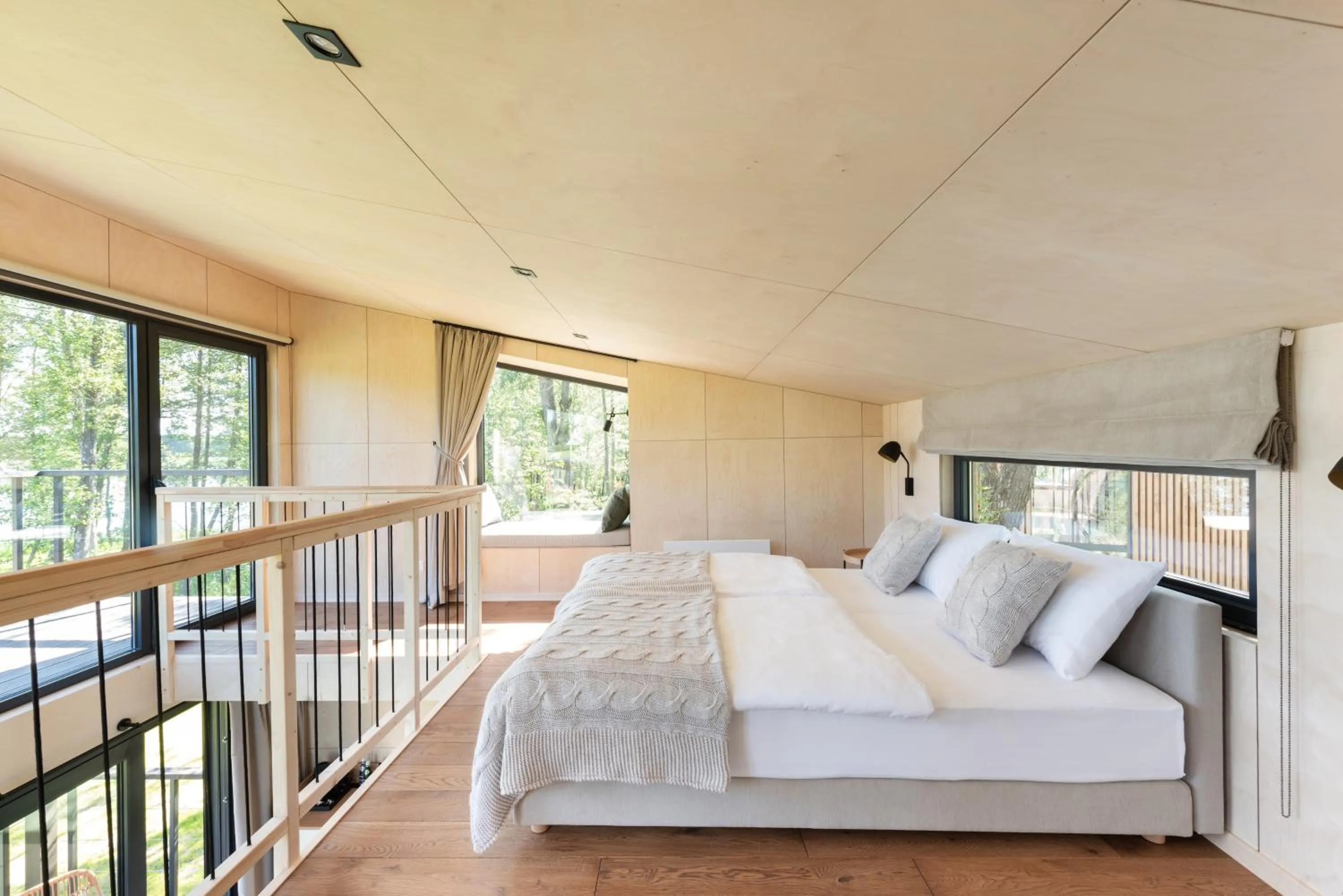 Photo of the whole room, Bed in Pałac Warlity