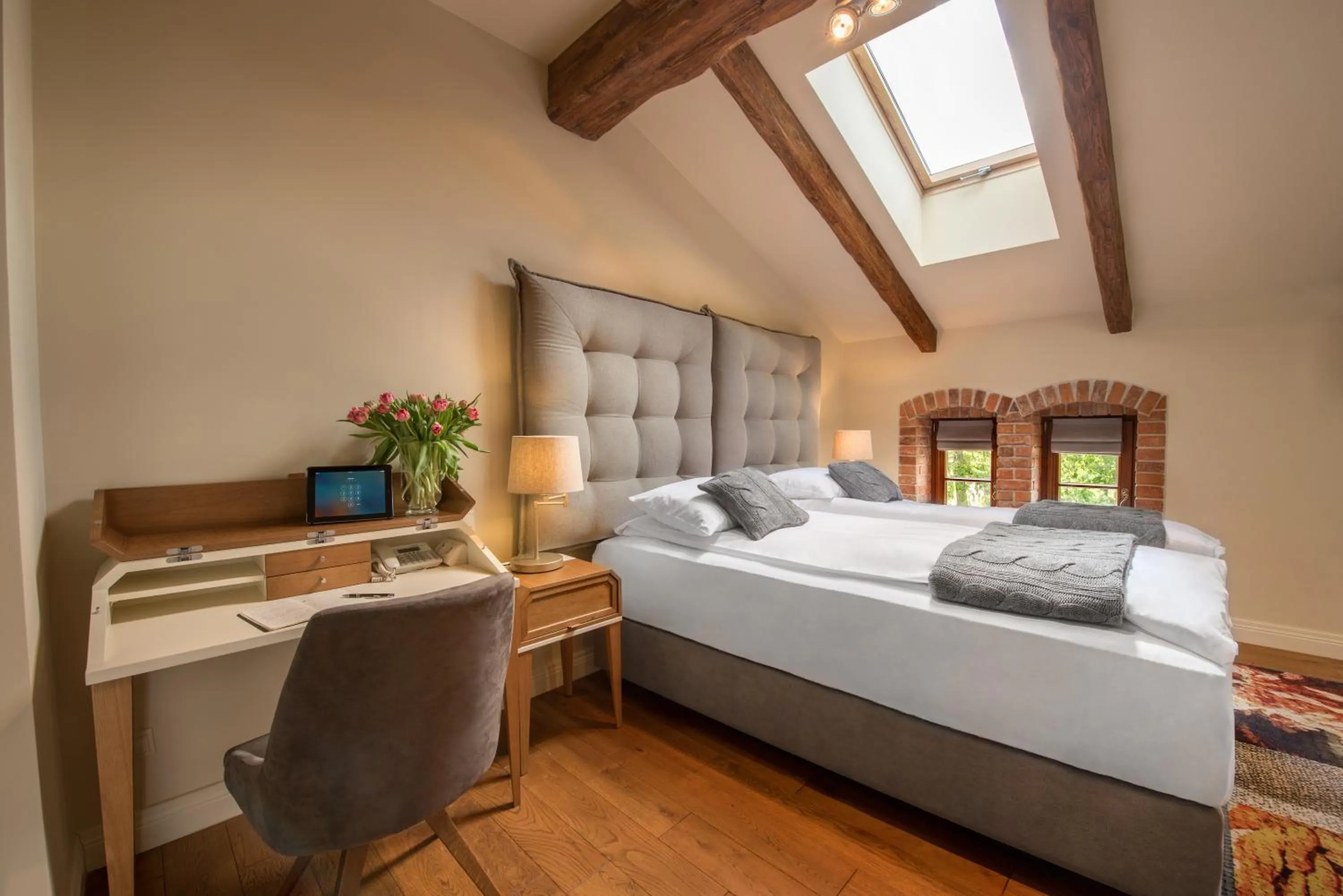 Photo of the whole room, Bed in Pałac Warlity