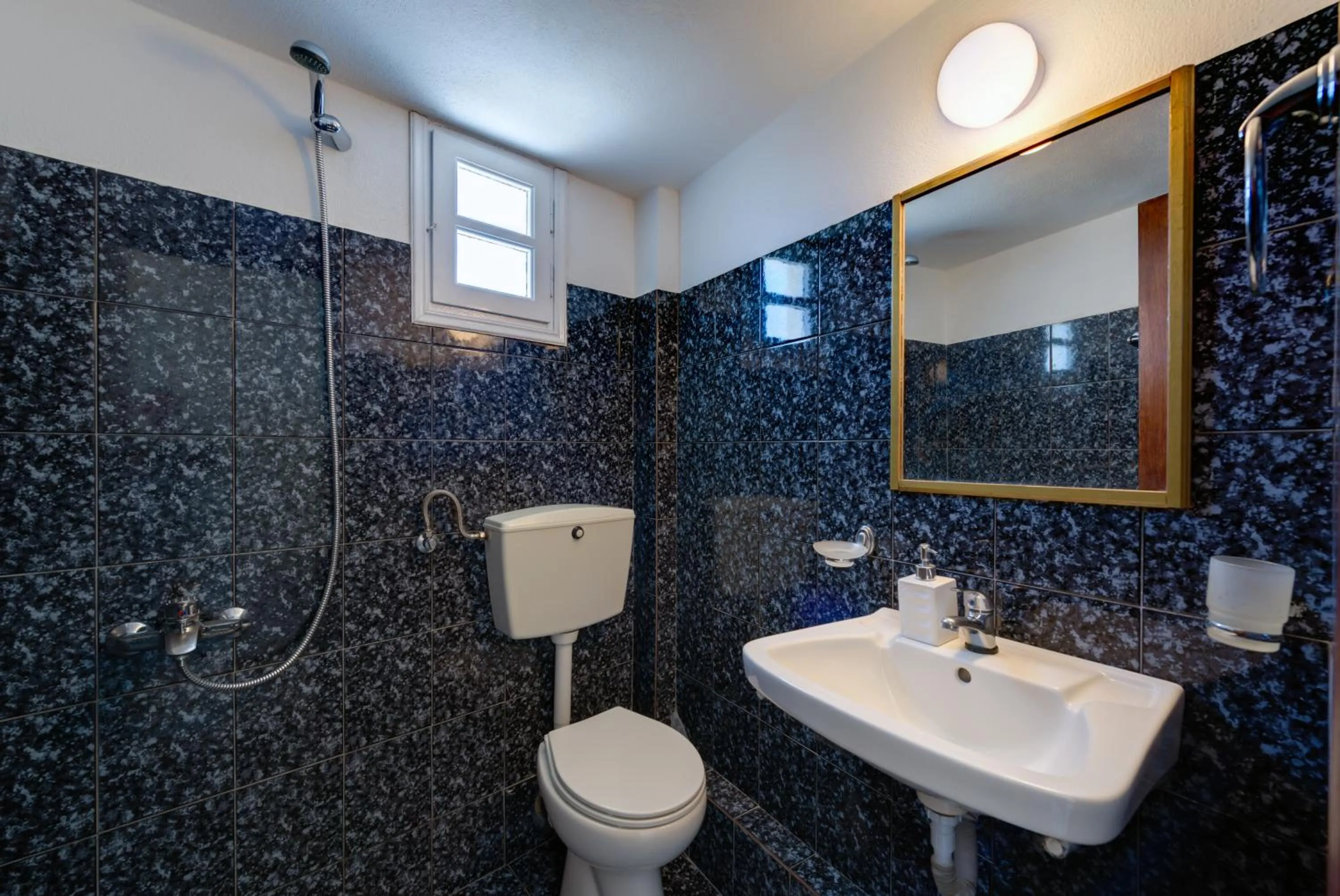 Shower in Onar Rooms & Studios