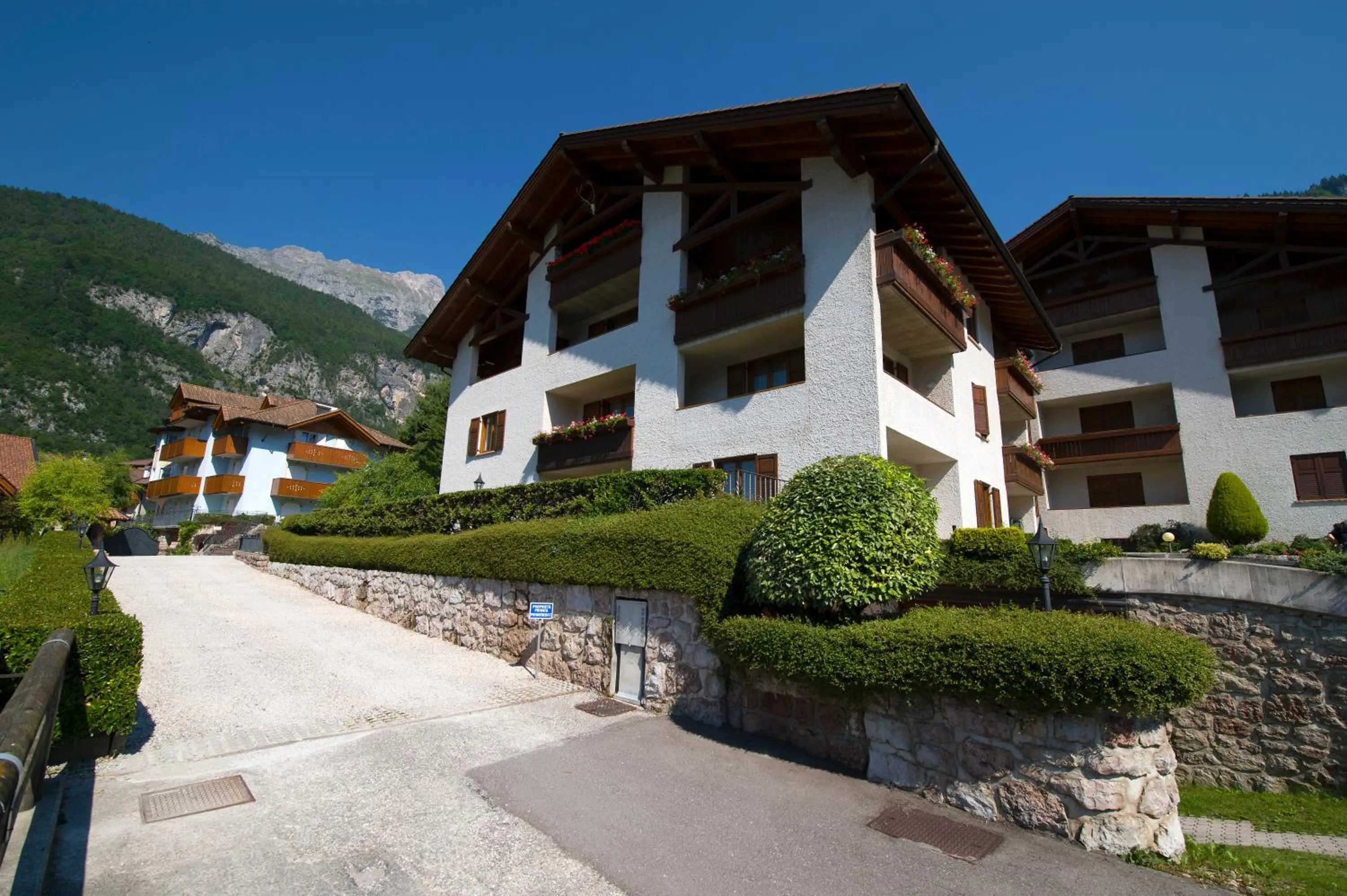 Facade/entrance in Residence Stefenine