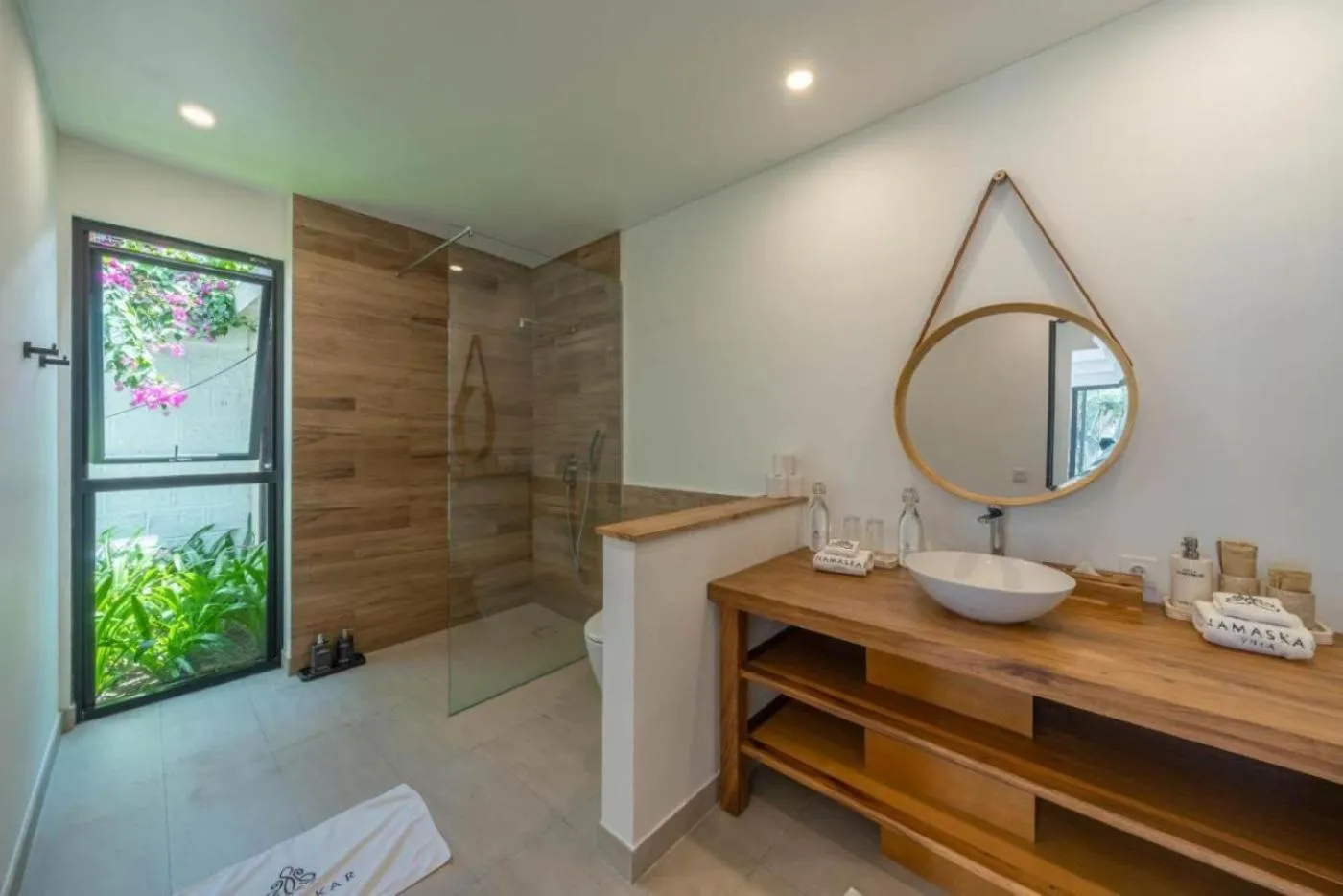 Bathroom in La Joya Balangan Resort