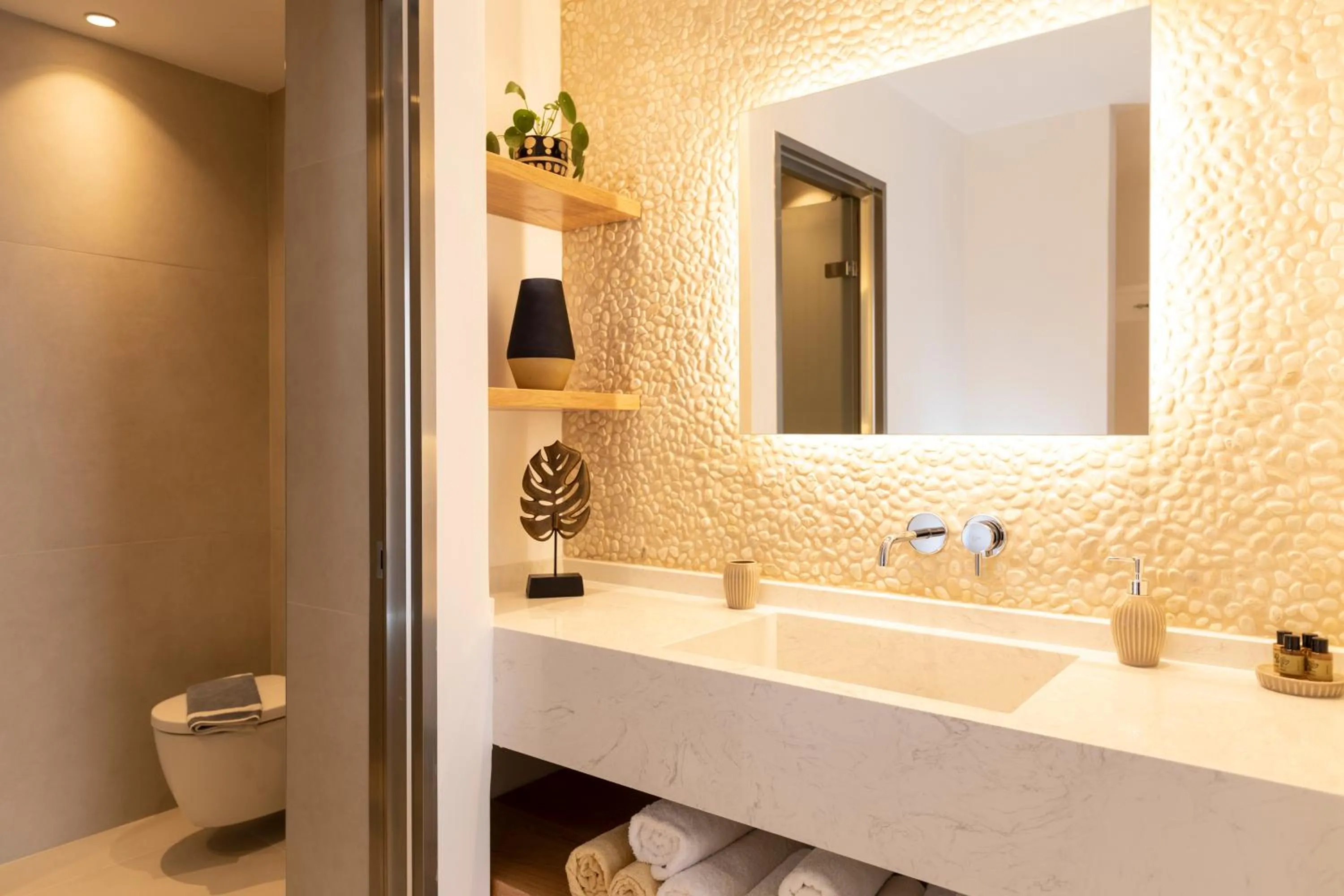 Toilet in Louis Studios Santorini