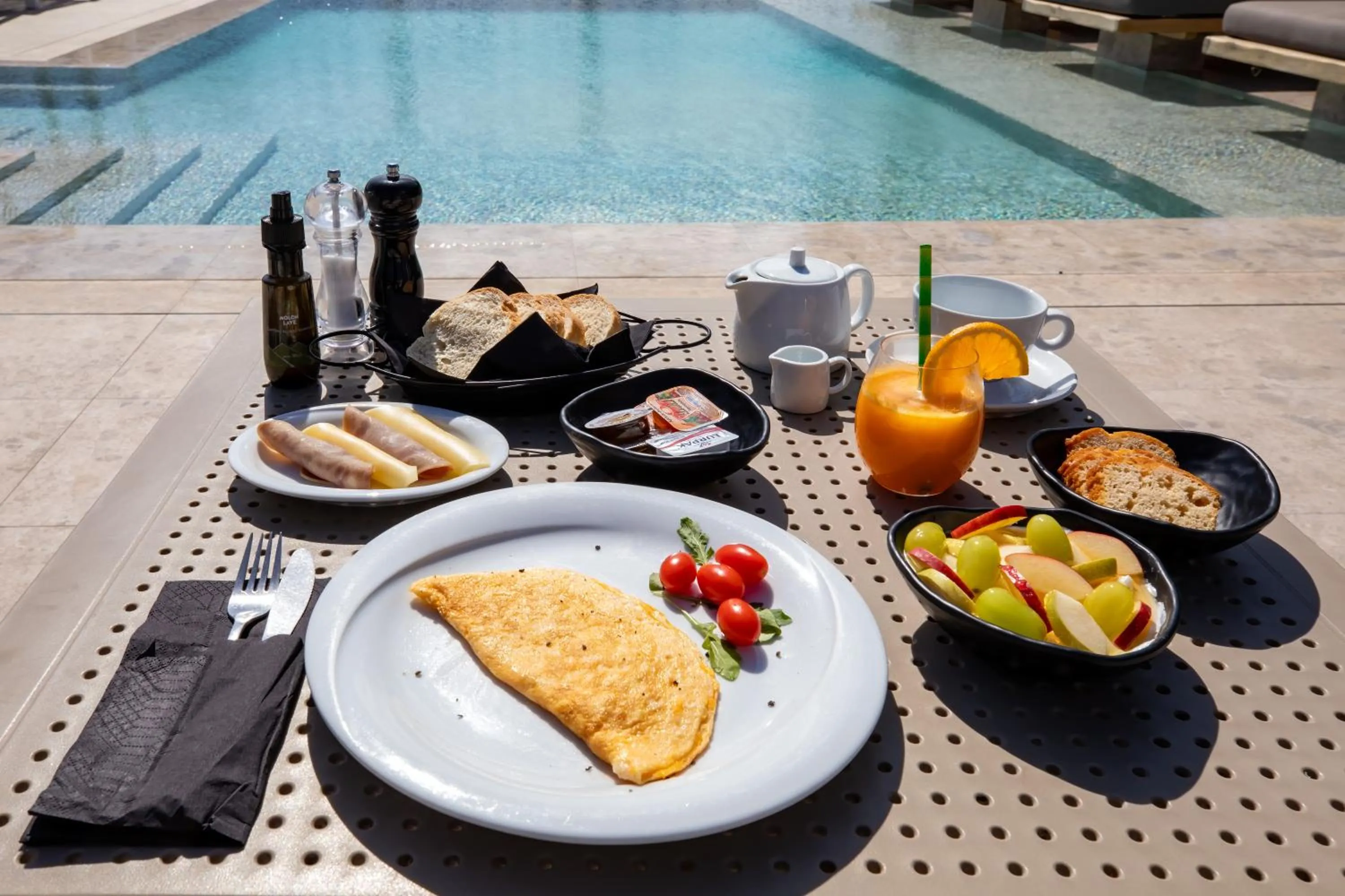 Breakfast in Louis Studios Santorini