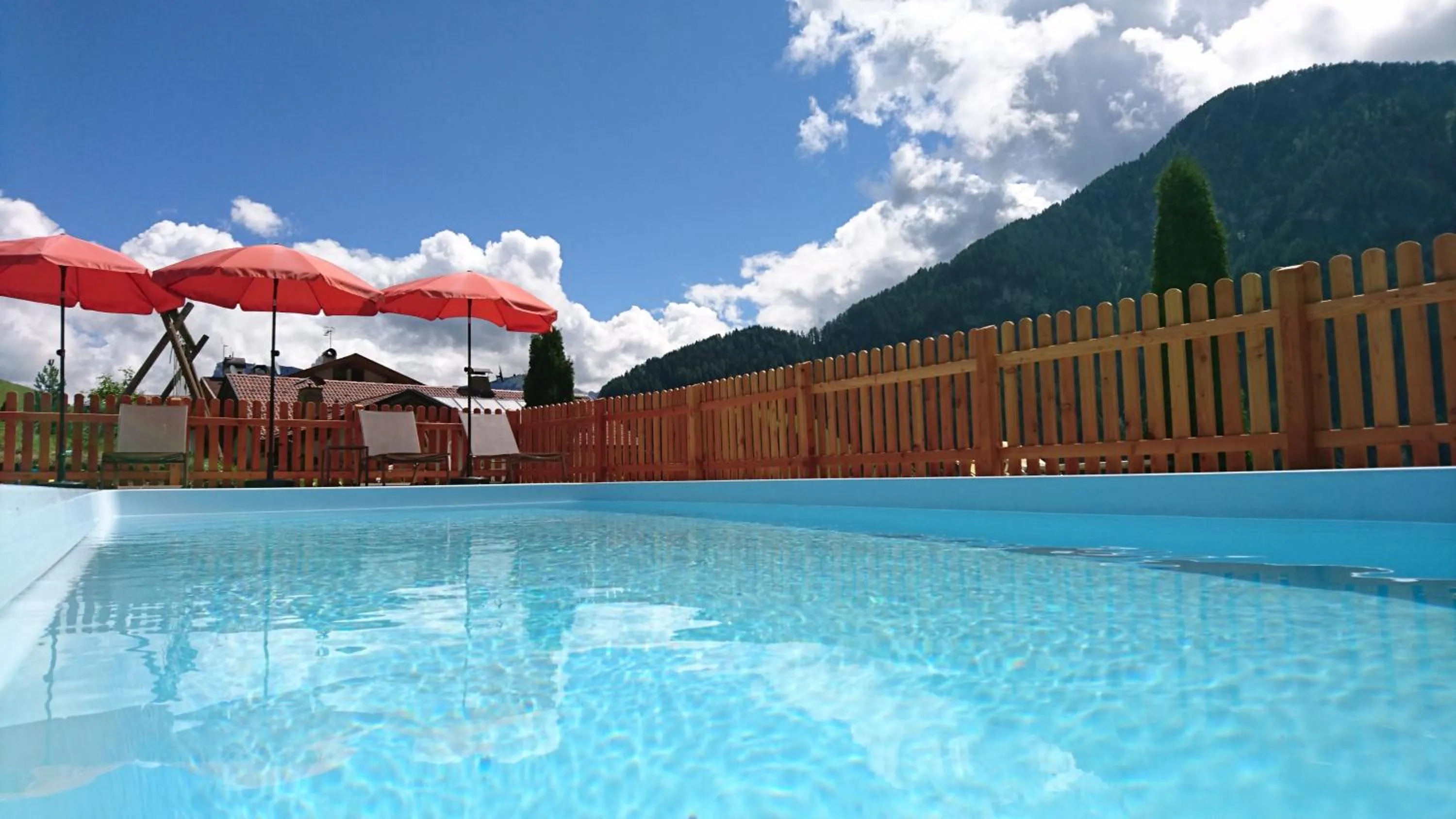 Swimming pool in Residence Rumanon