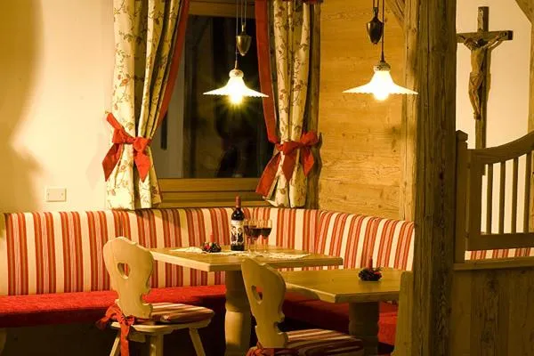 Restaurant/places to eat in Residence Rumanon