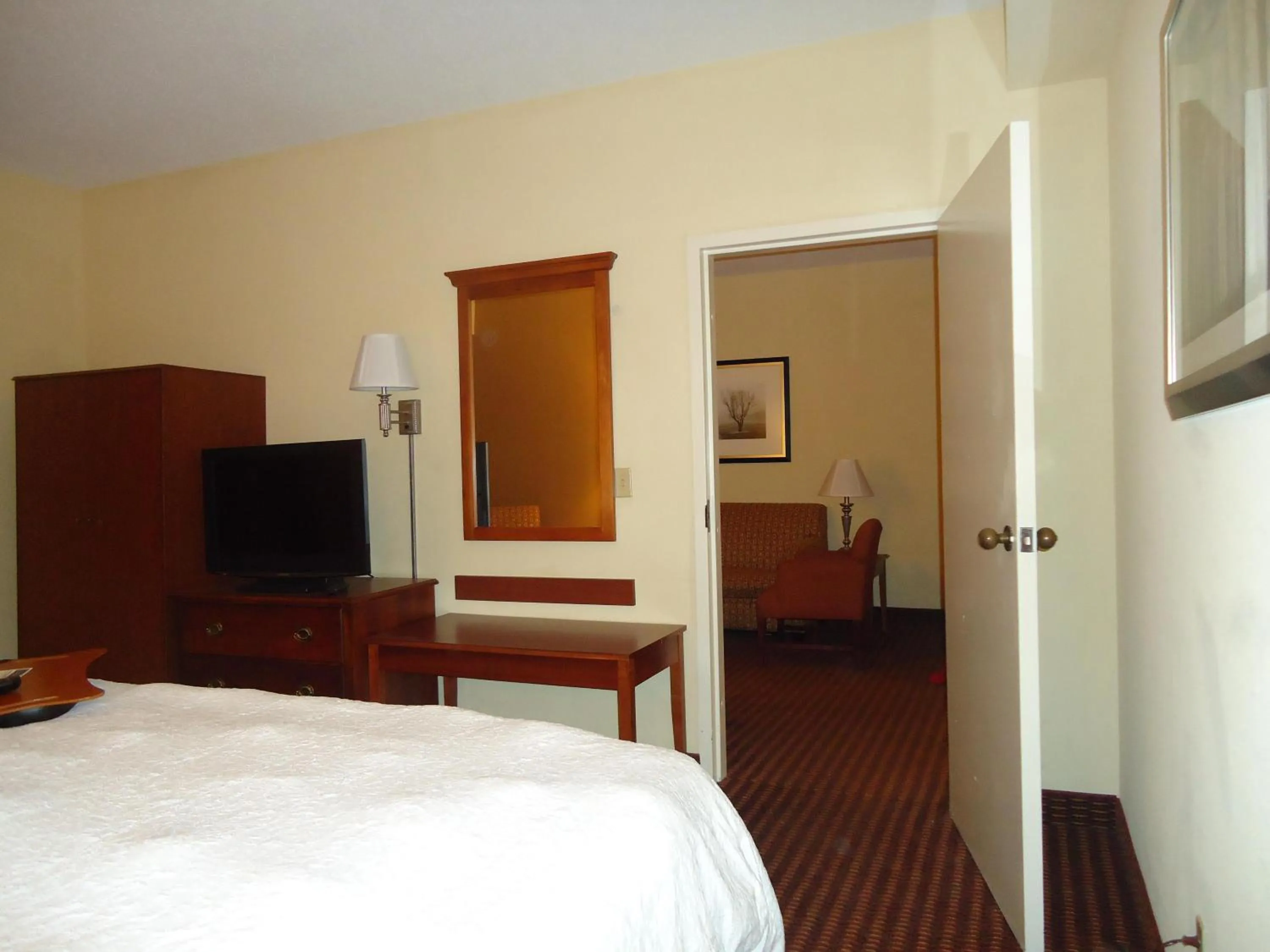 Bedroom, Bed in Hampton Inn Baltimore/Glen Burnie
