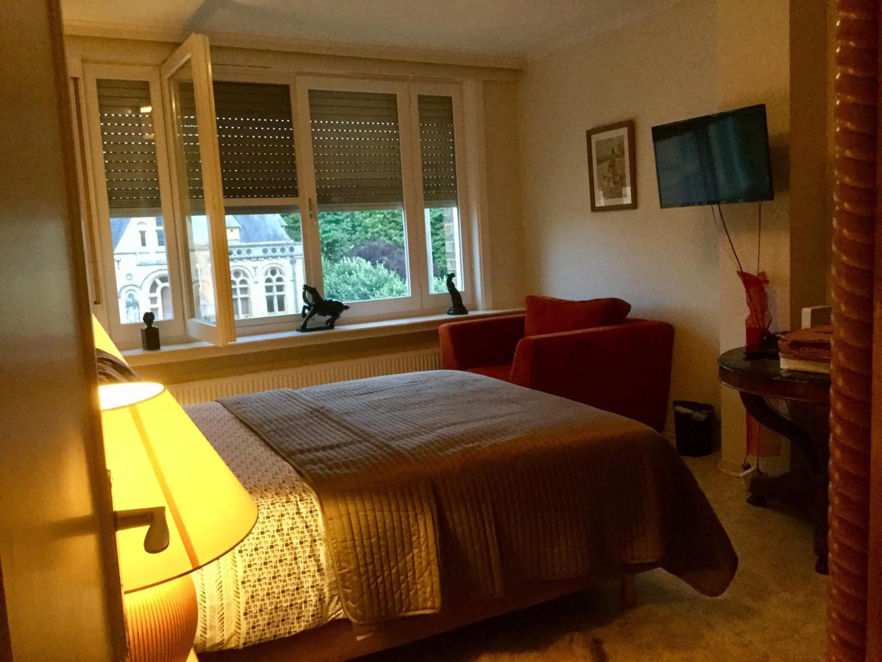 Bed in B&B East&West