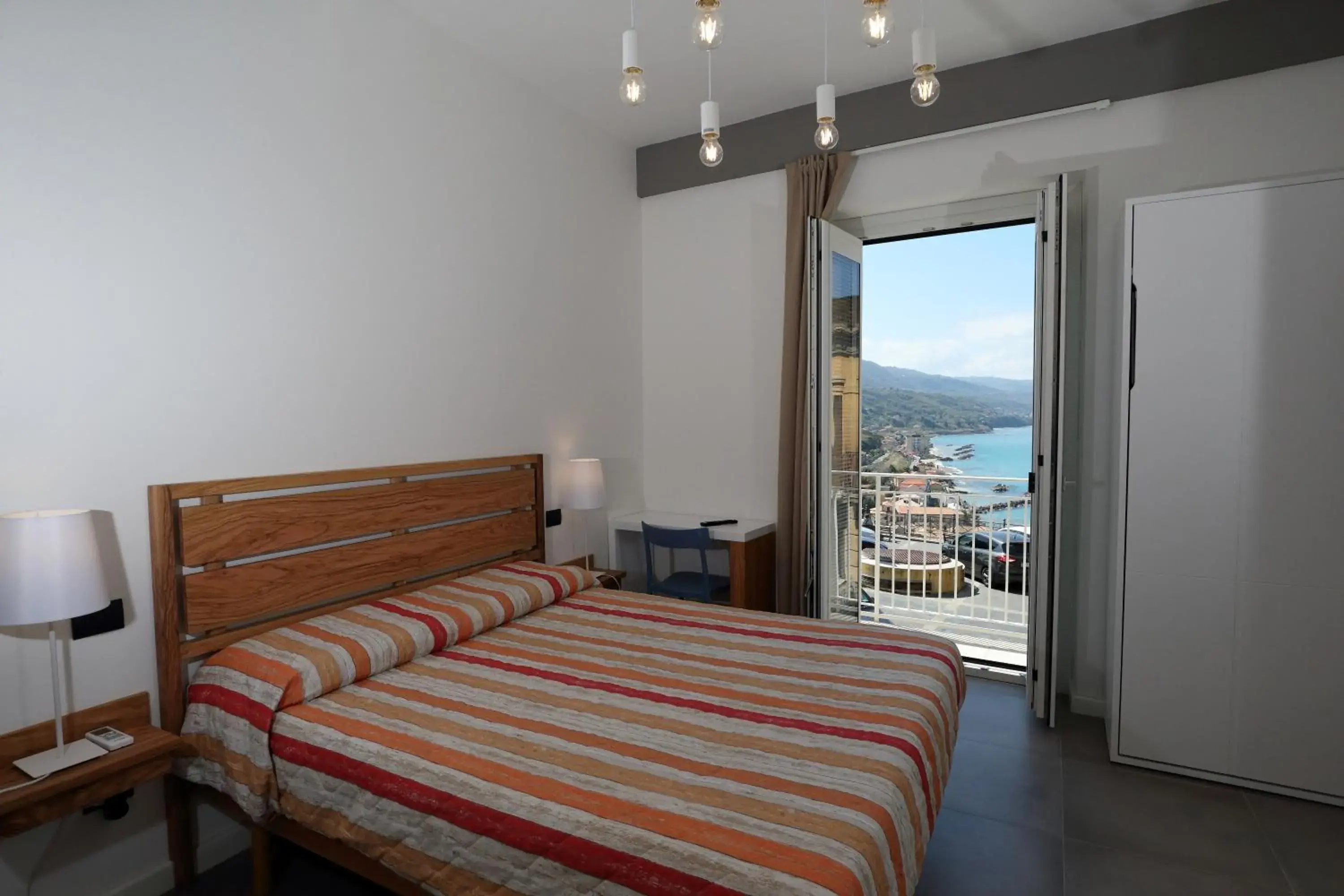 Triple Room with Private Bathroom - single occupancy in Timpa rooms Triple Room with Private Bathroom - single occupancy in Timpa rooms