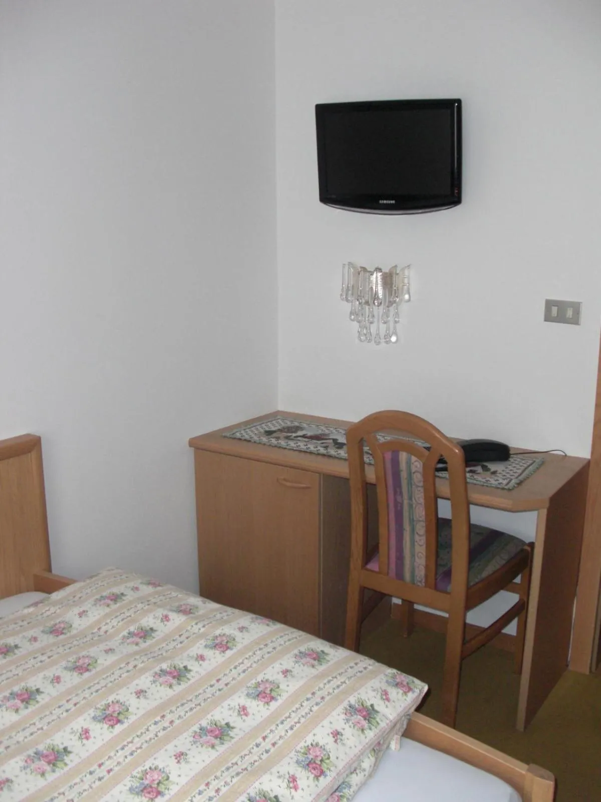 TV and multimedia, Bed in Hotel Wolf