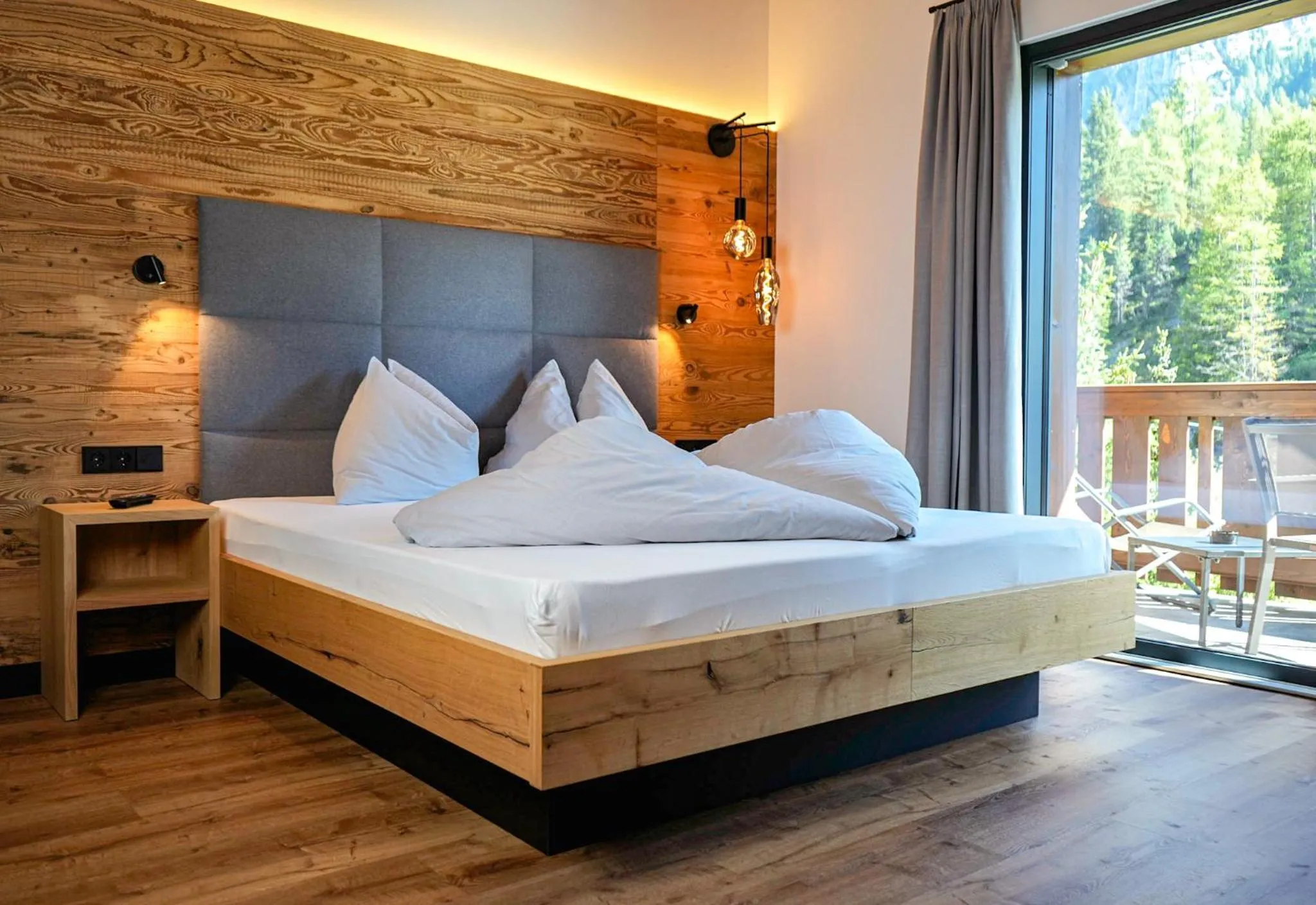 Balcony/Terrace, Bed in Hotel Wolf