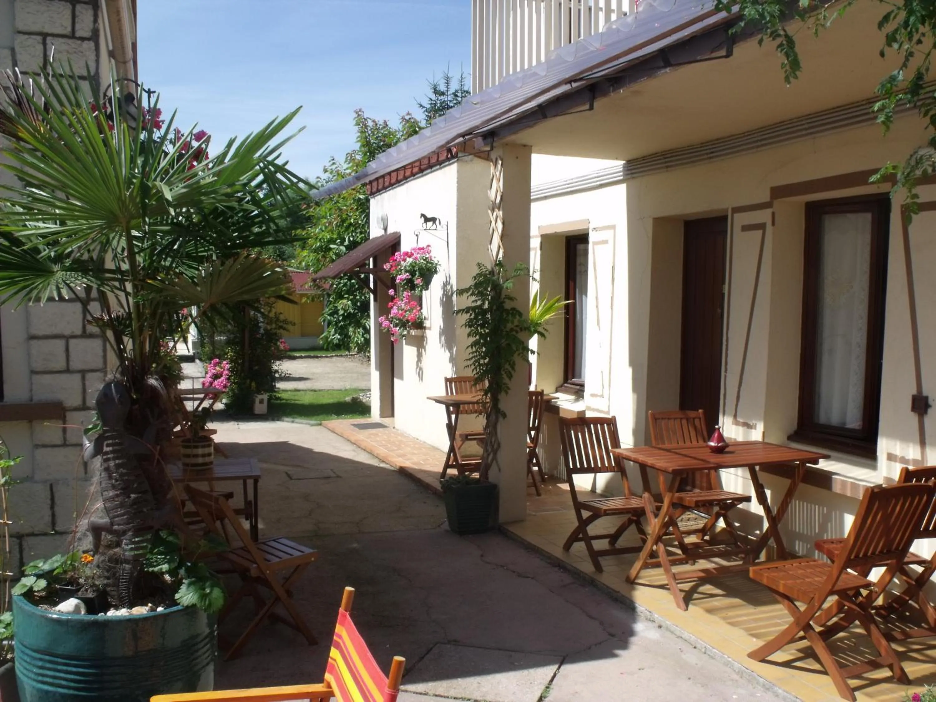 Facade/entrance in Le Clos Robinson