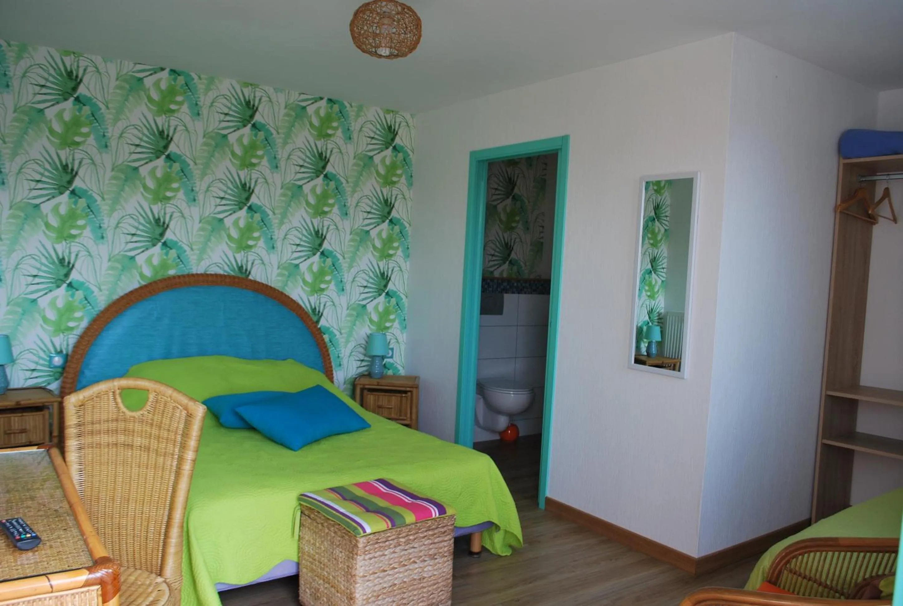 Photo of the whole room in Le Clos Robinson