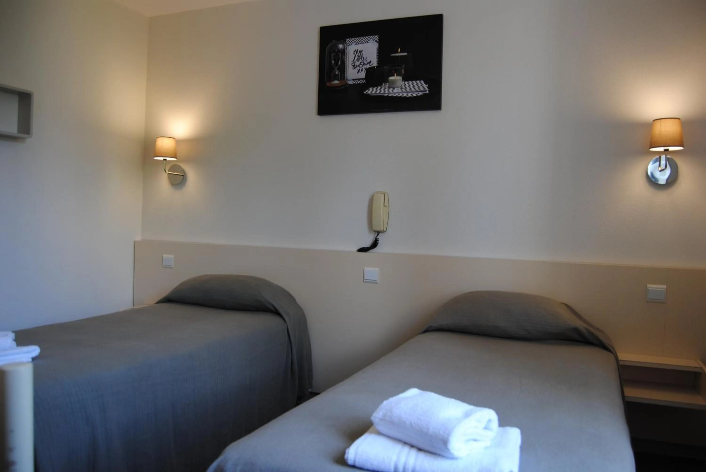 Bed in Hôtel Acropolis - Lourdes