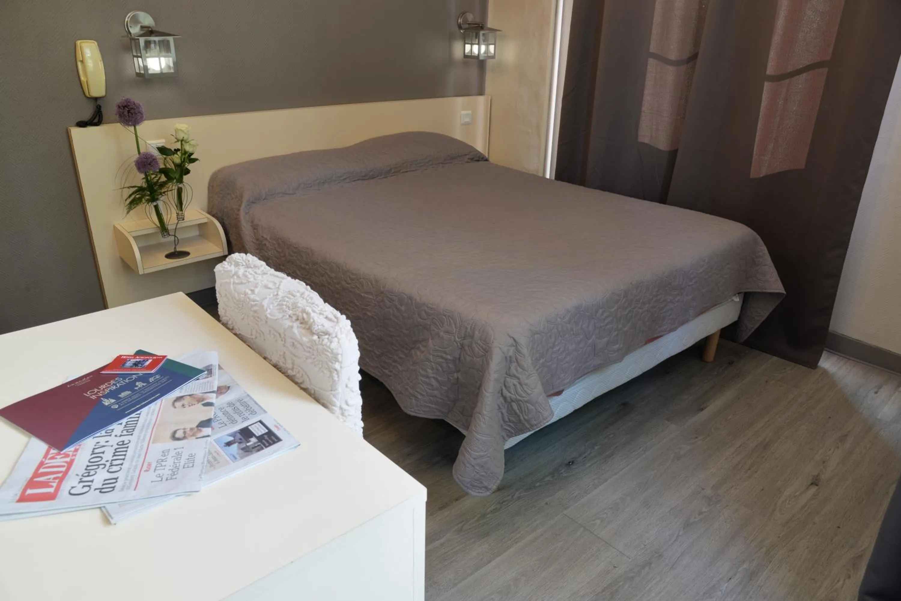 Bed in Hôtel Acropolis - Lourdes