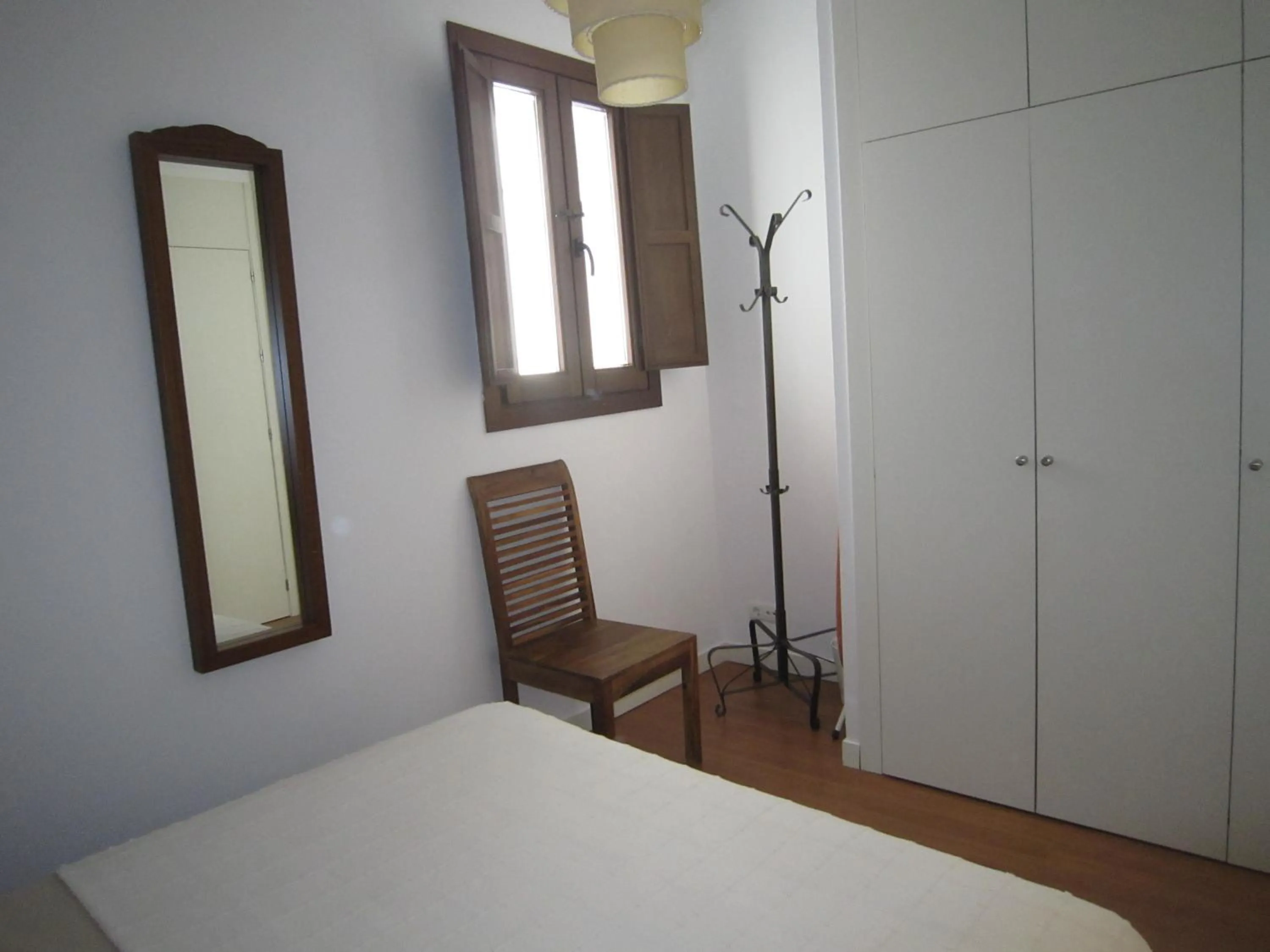 Bedroom, Bed in Apartamento céntrico Plaza del Salvador