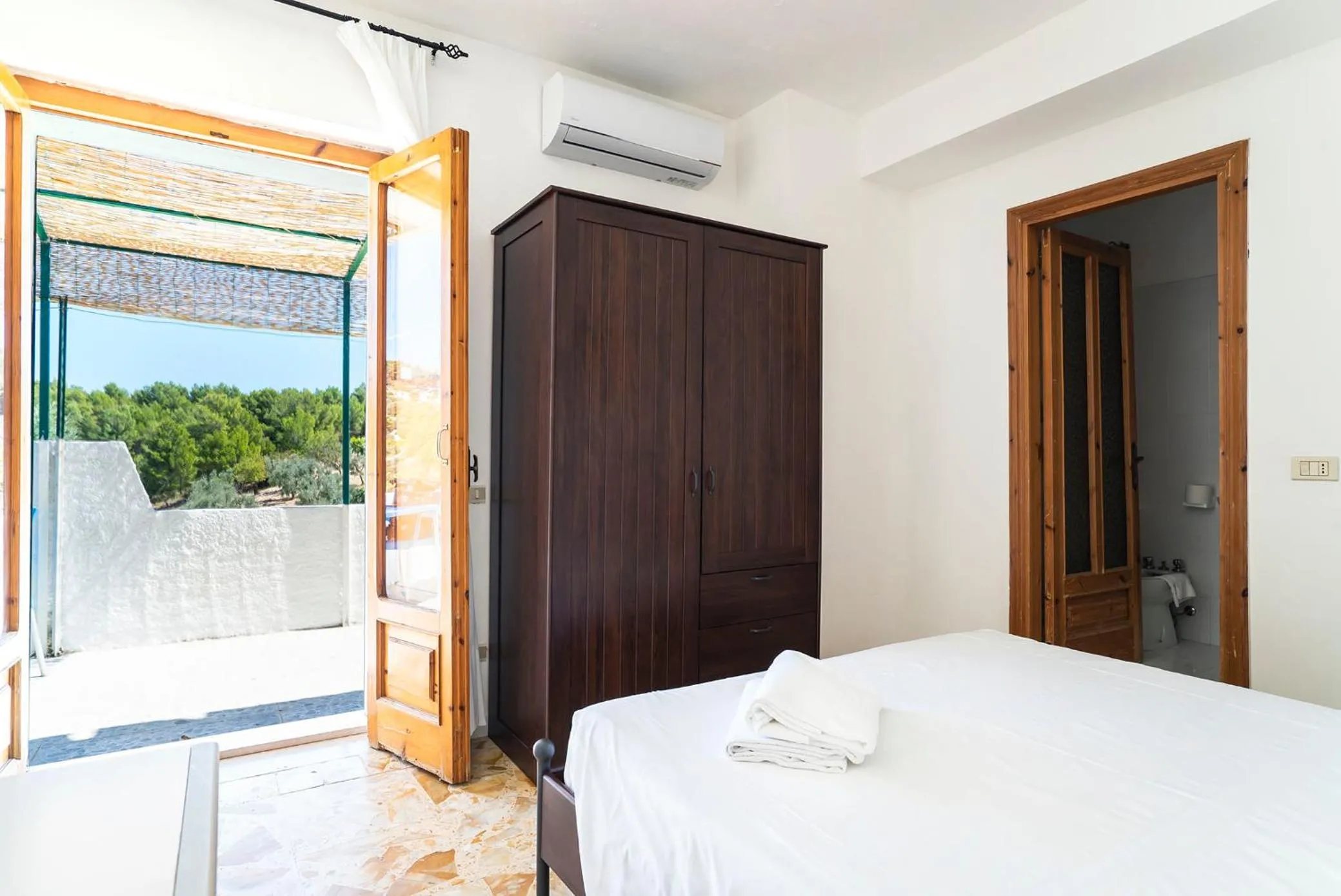 View (from property/room), Bed in Casa Colletta Vieste