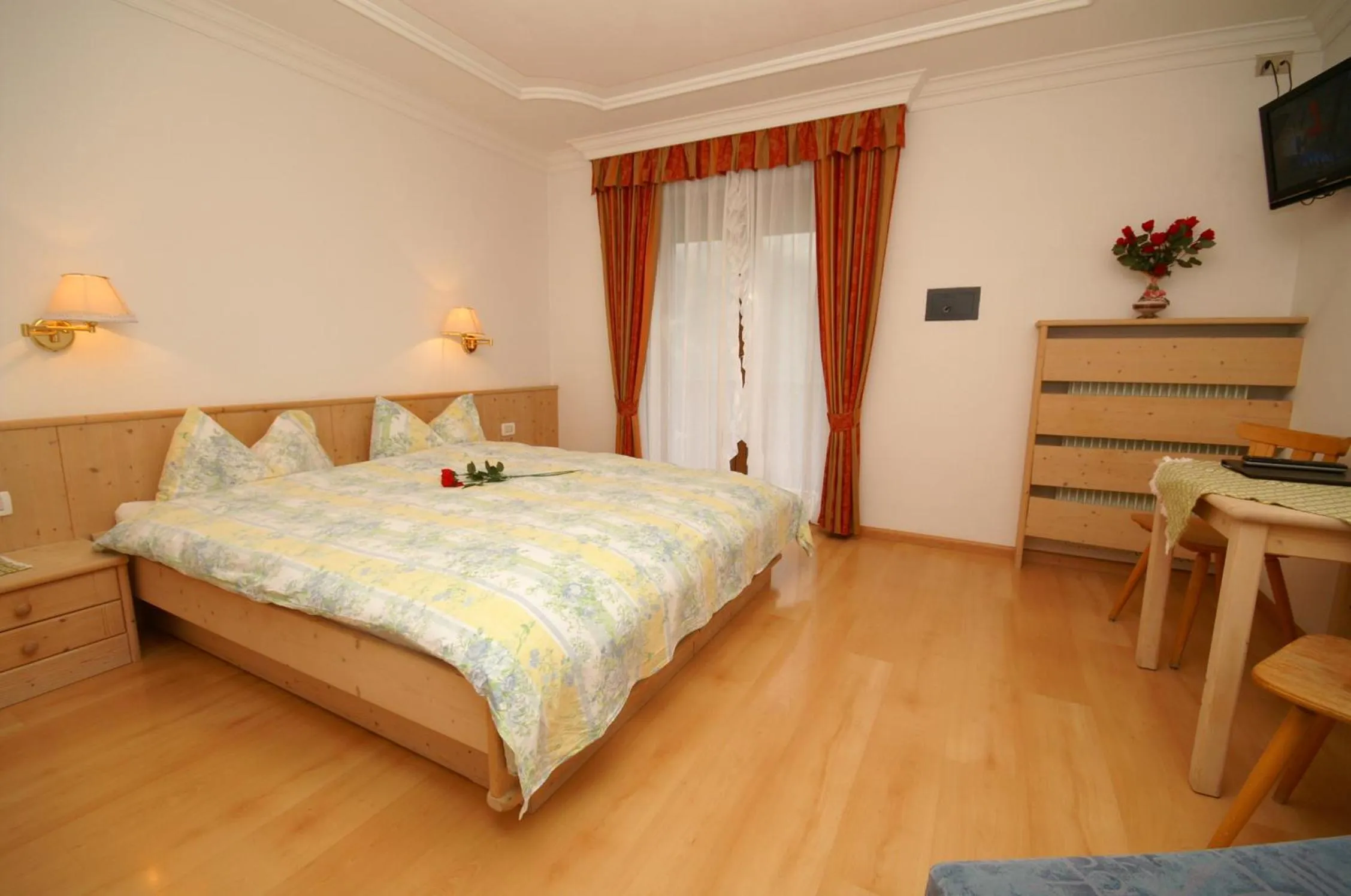 Photo of the whole room, Bed in La Palsa