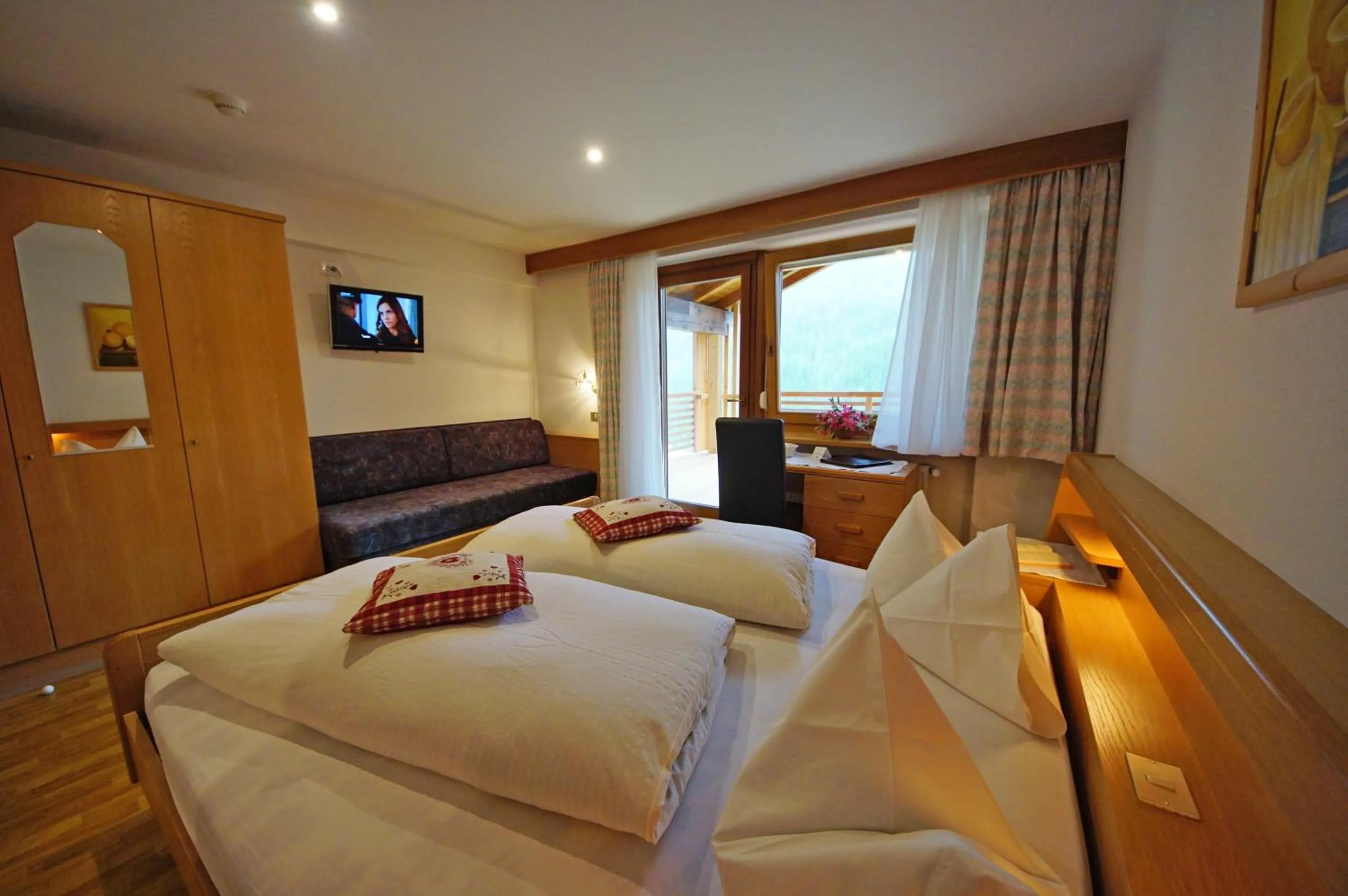 Photo of the whole room, Bed in La Palsa