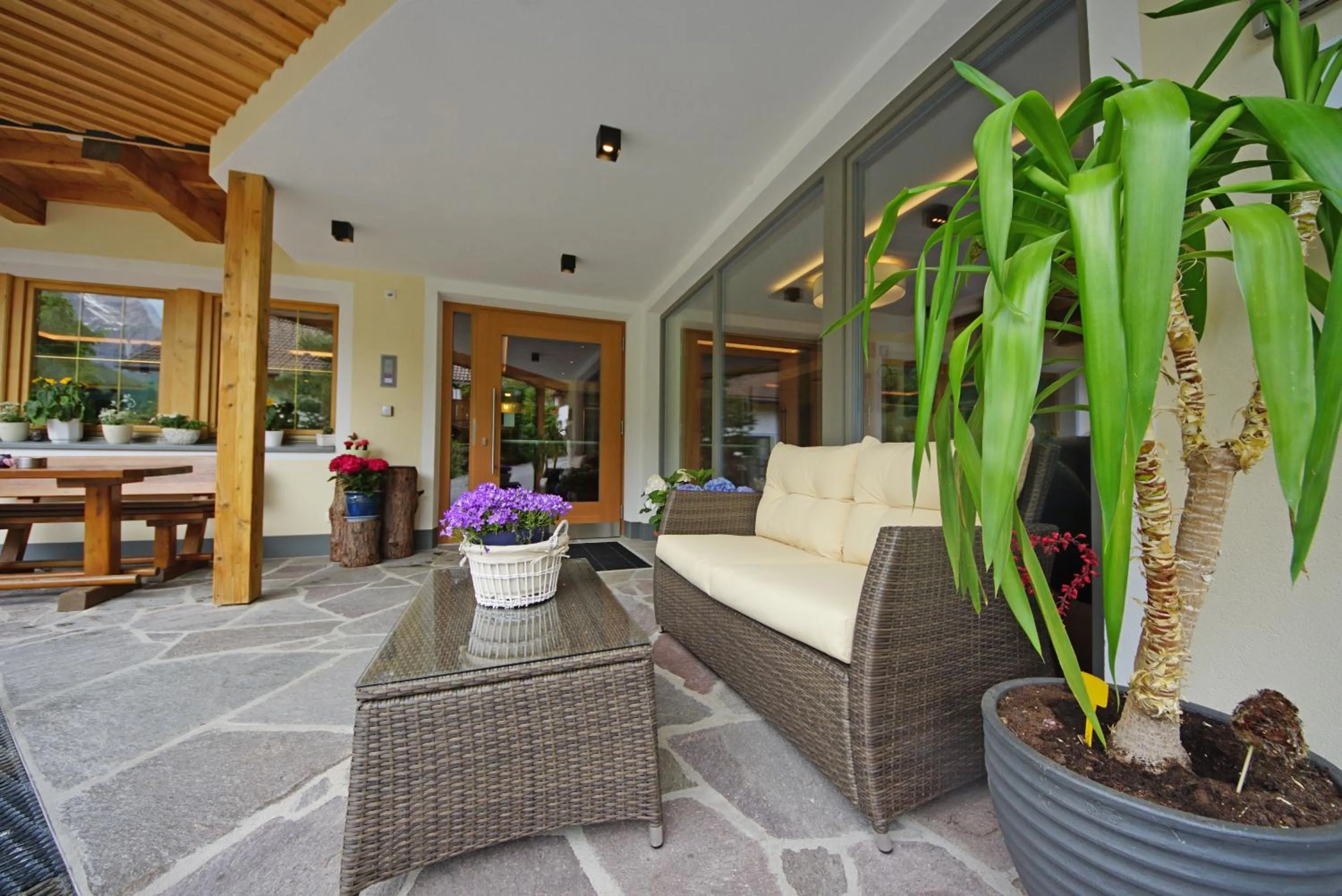 Facade/entrance in La Palsa