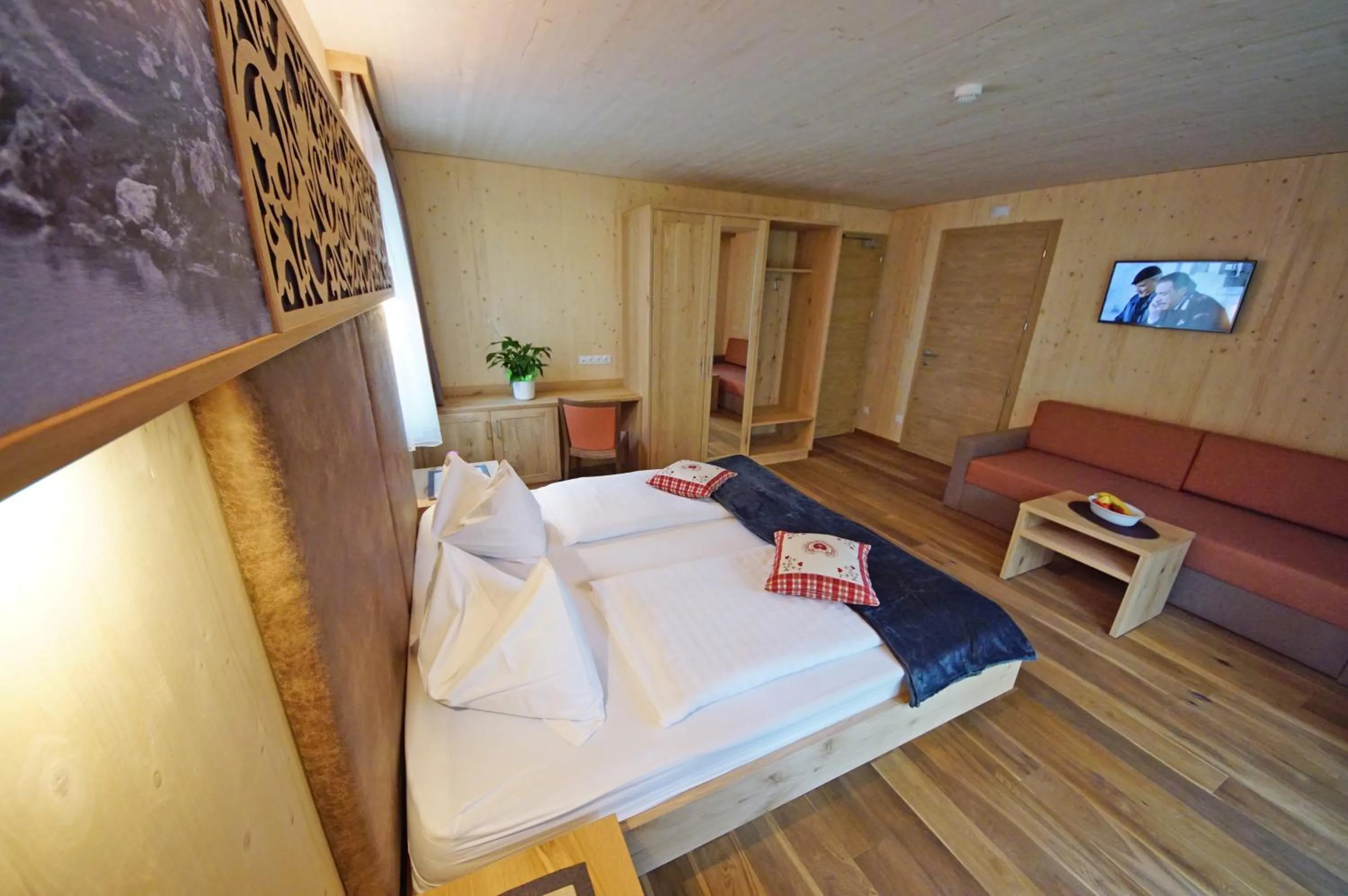 Photo of the whole room, Bed in La Palsa