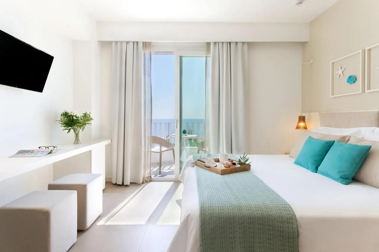 Photo of the whole room, Bed in Albatros Beach Hotel