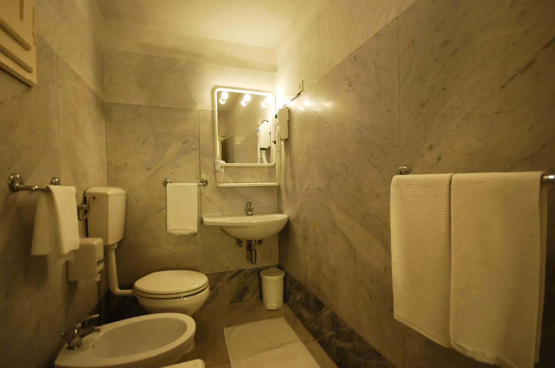 Bathroom in Hotel Ely